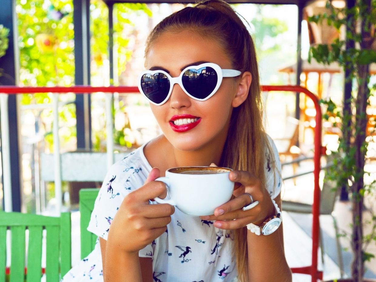 Μια μεγάλη νέα μελέτη του Harvard αποκαλύπτει: Τι συμβαίνει στις γυναίκες που πίνουν καφέ καθημερινά