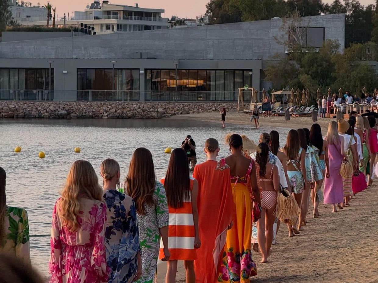 Το show του Βασίλη Ζούλια που έδωσε νέα πνοή στο resort wear, έγινε στο πιο κινηματογραφικό τοπίο
