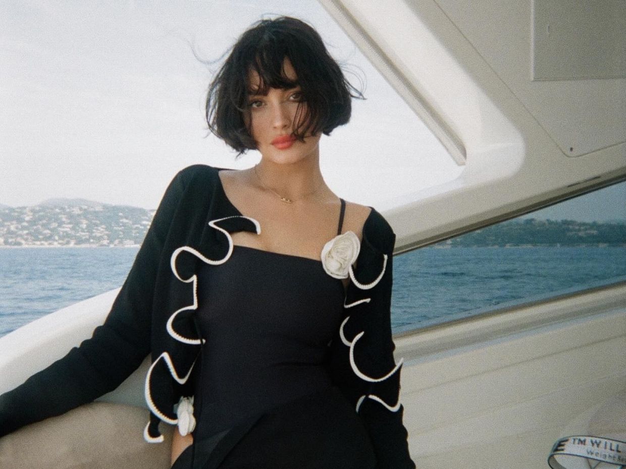 Αφέλειες: Δες πώς να ανανεώσεις το look σου, χωρίς να θυσιάσεις το μήκος των μαλλιών σου