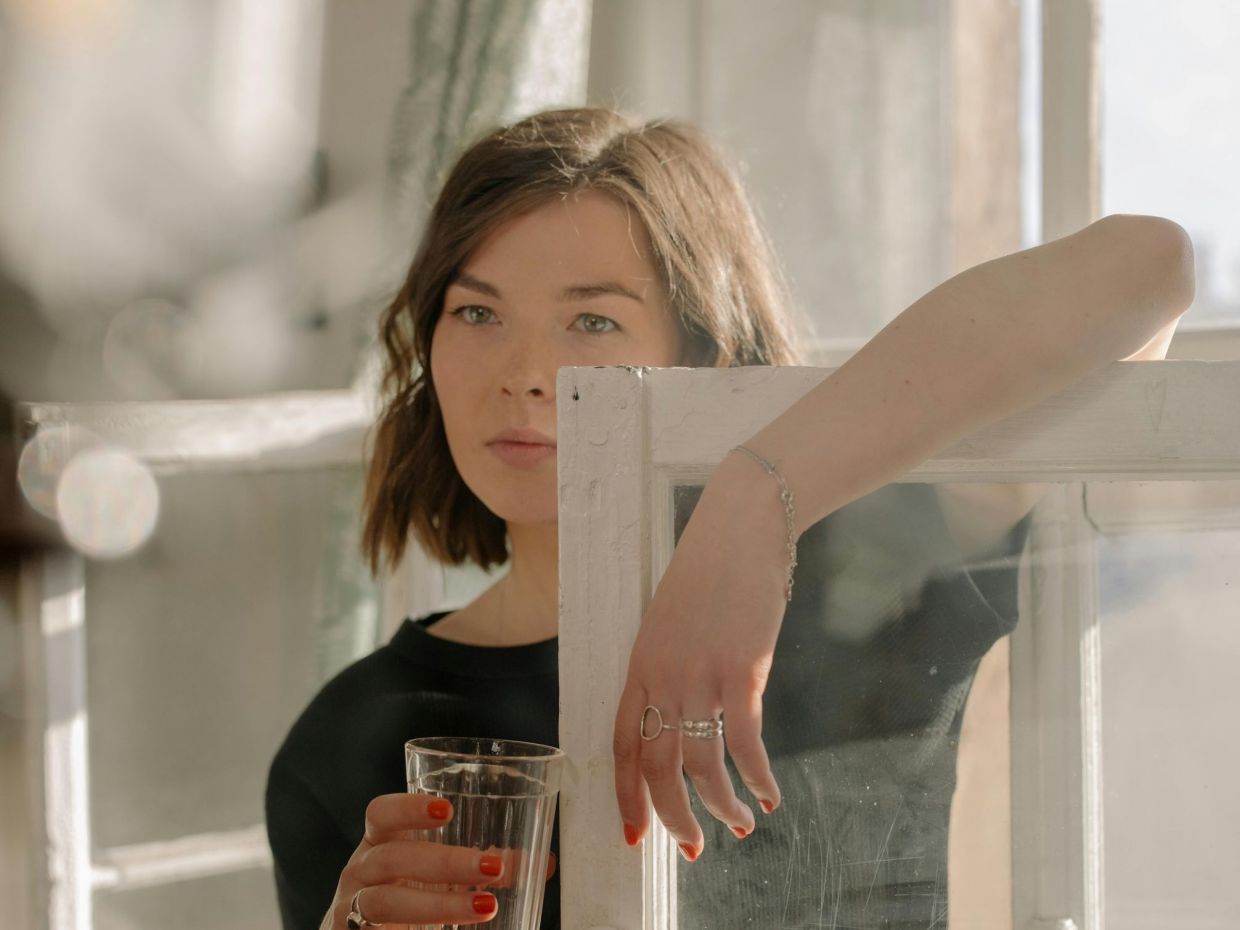 8 σημάδια ότι κάποιος δεν έχει πραγματικό σύστημα υποστήριξης & έχει μάθει να τα κάνει όλα μόνος του