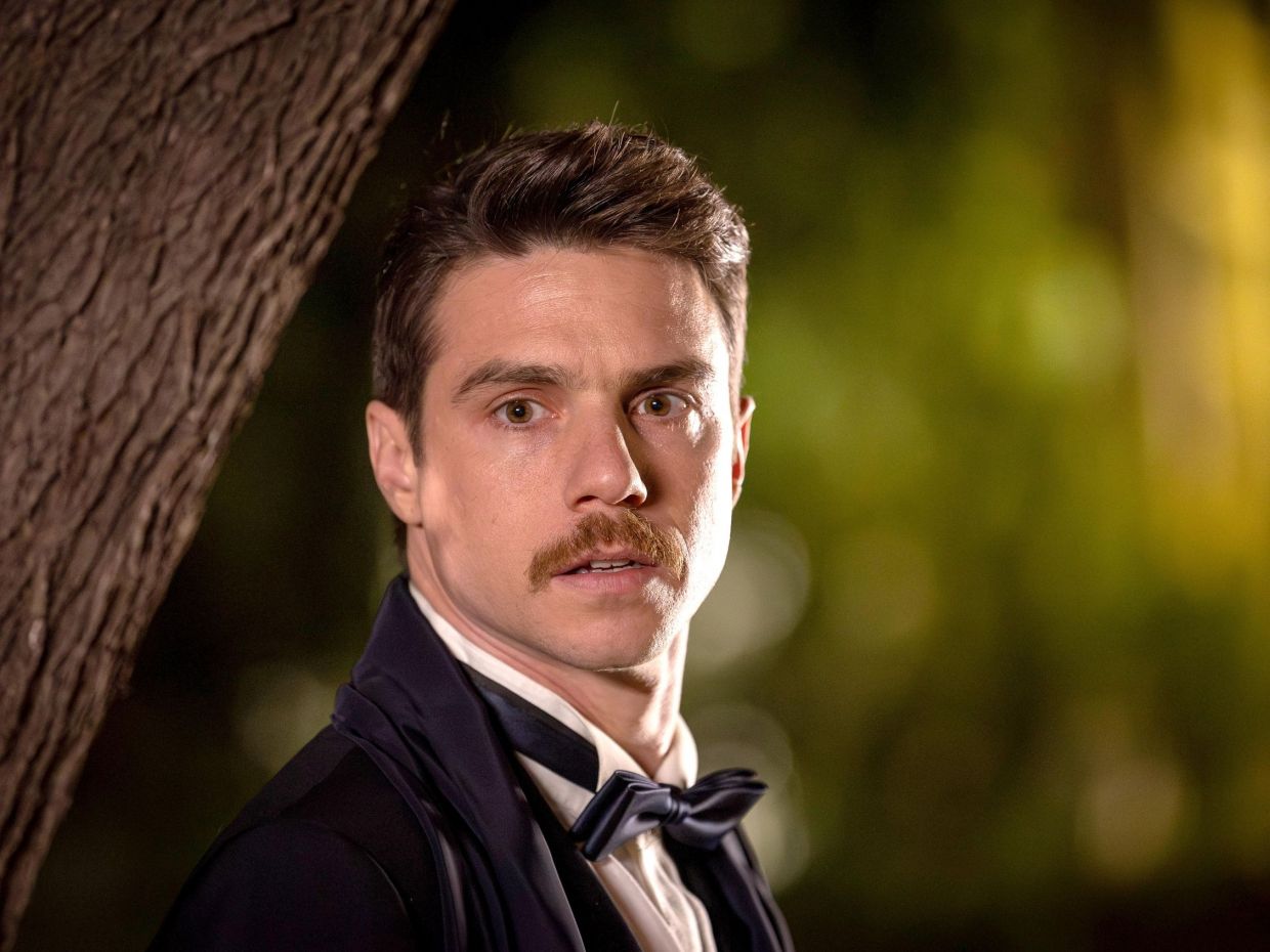 Ο Δημήτρης Κίτσος μόλις ήρθε (και) στο Grand Hotel: Για να σκοτώσει τον Ρήγα και να εκδικηθεί