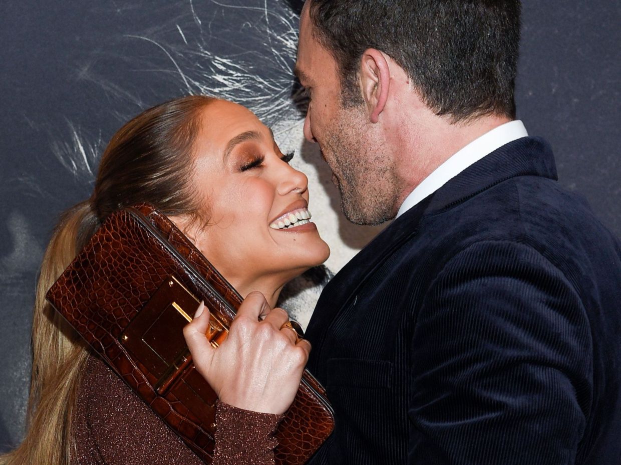 Η Jennifer Lopez τραγουδά για τη σχέση με τον Ben Affleck και η φράση είναι μία: τα συντρίμμια σου