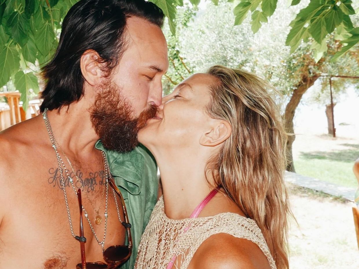 Η Kate Hudson βρήκε όσα ξεχνάμε να εκτιμάμε στο ελληνικό καλοκαίρι και είπε: «Σε αγαπάμε, Ελλάδα»