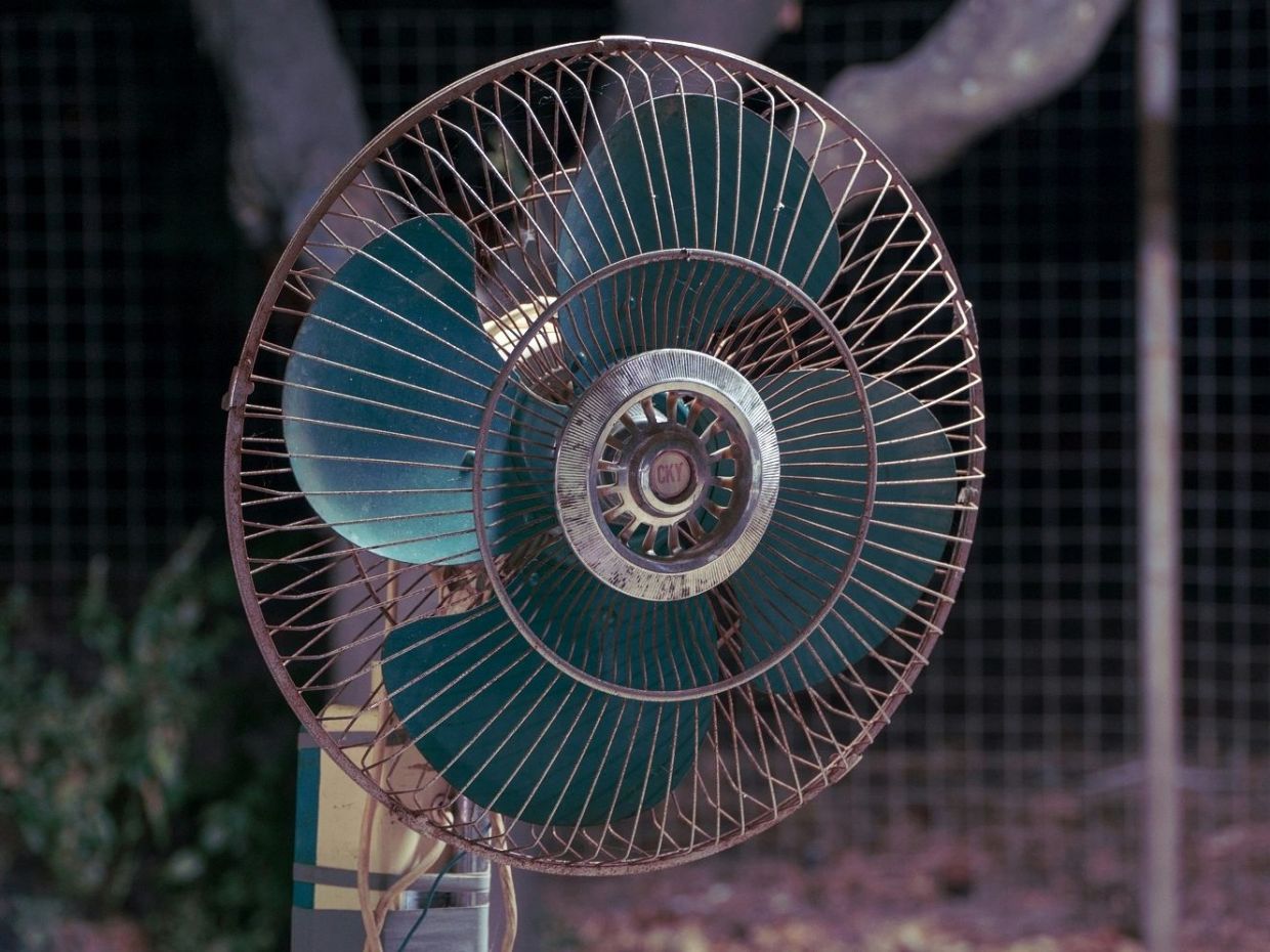 Νέα έρευνα συνδέει τους καύσωνες με την κατάθλιψη και το άγχος στους εφήβους