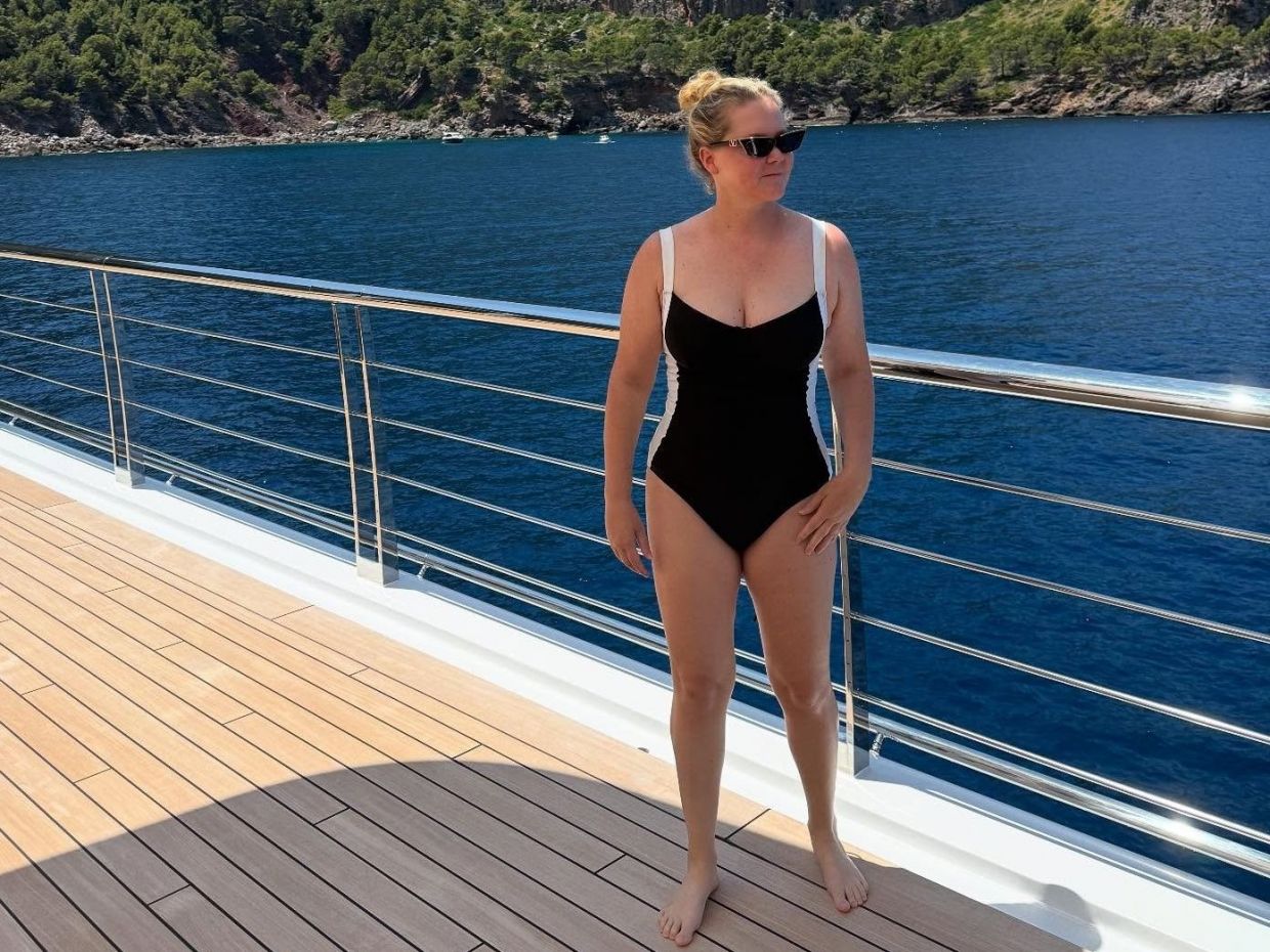 Από την Amy Schumer με μαγιό, ας κρατήσουμε την ειλικρίνεια για τα ενέσιμα στην απώλεια βάρους της