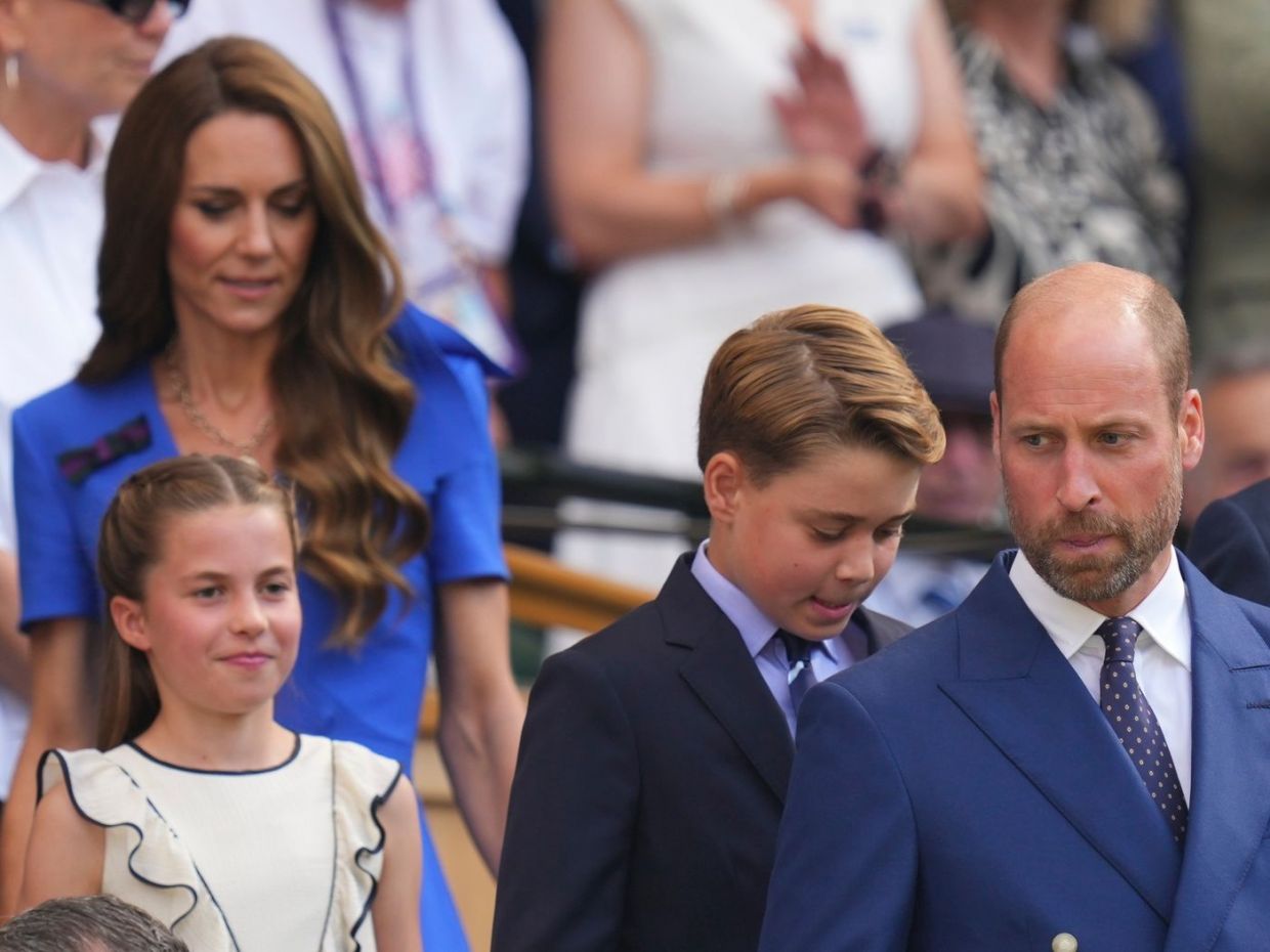 Εμφάνιση έκπληξη για Kate στο Wimbledon με το ροζ μανικιούρ της Charlotte να «κλέβει» την παράσταση