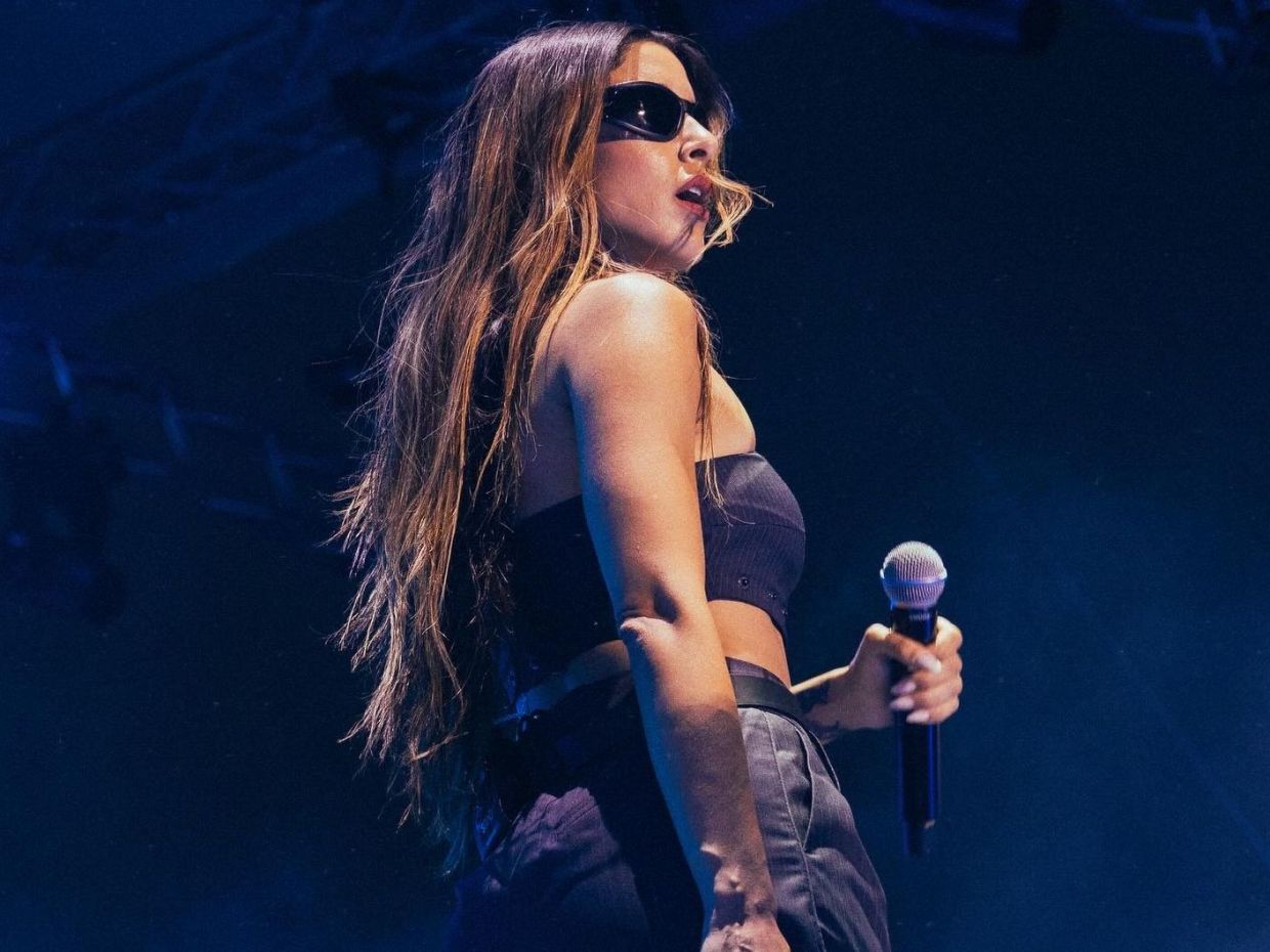 Αγένεια στην αγένεια ή όρια; Η ατάκα της Σάττι σε θεατή στη συναυλία της που κατάφερε να μας διχάσει