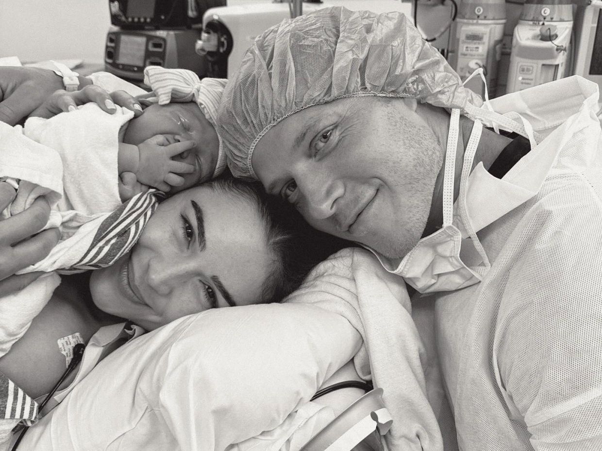 Η Olivia Culpo γέννησε για πρώτη φορά και η κόρη της «έχει τον καλύτερο μπαμπά στον κόσμο»