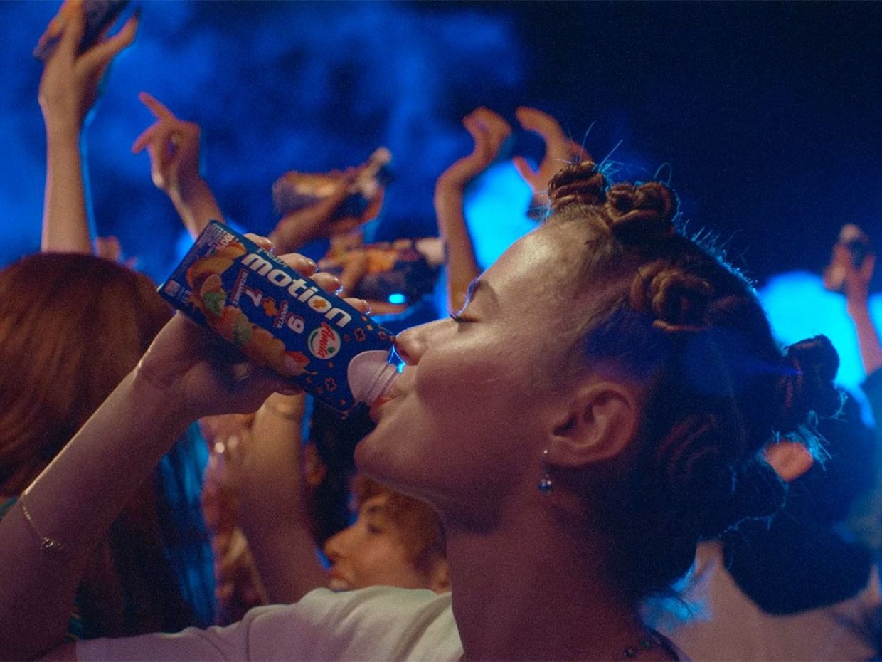 Ζήσε το ΛΑΙΒ: Follow, View, Like, Share τη ζωή στην πραγματική της μορφή