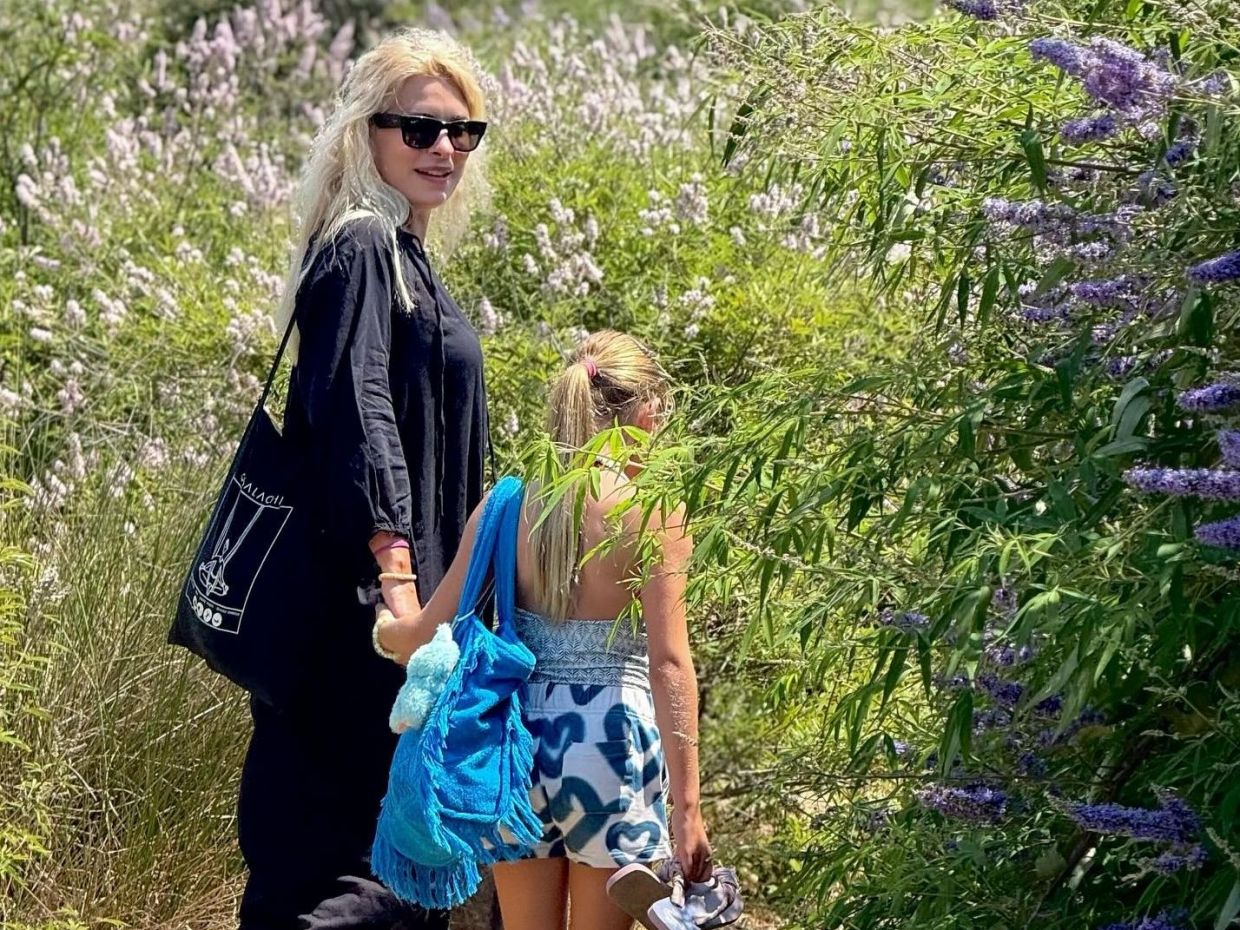 Στις 3 φωτογραφίες της Μενεγάκη για τη γιορτή της Μαρίνας της όλοι πρόσεξαν το στιλ της 10χρονης