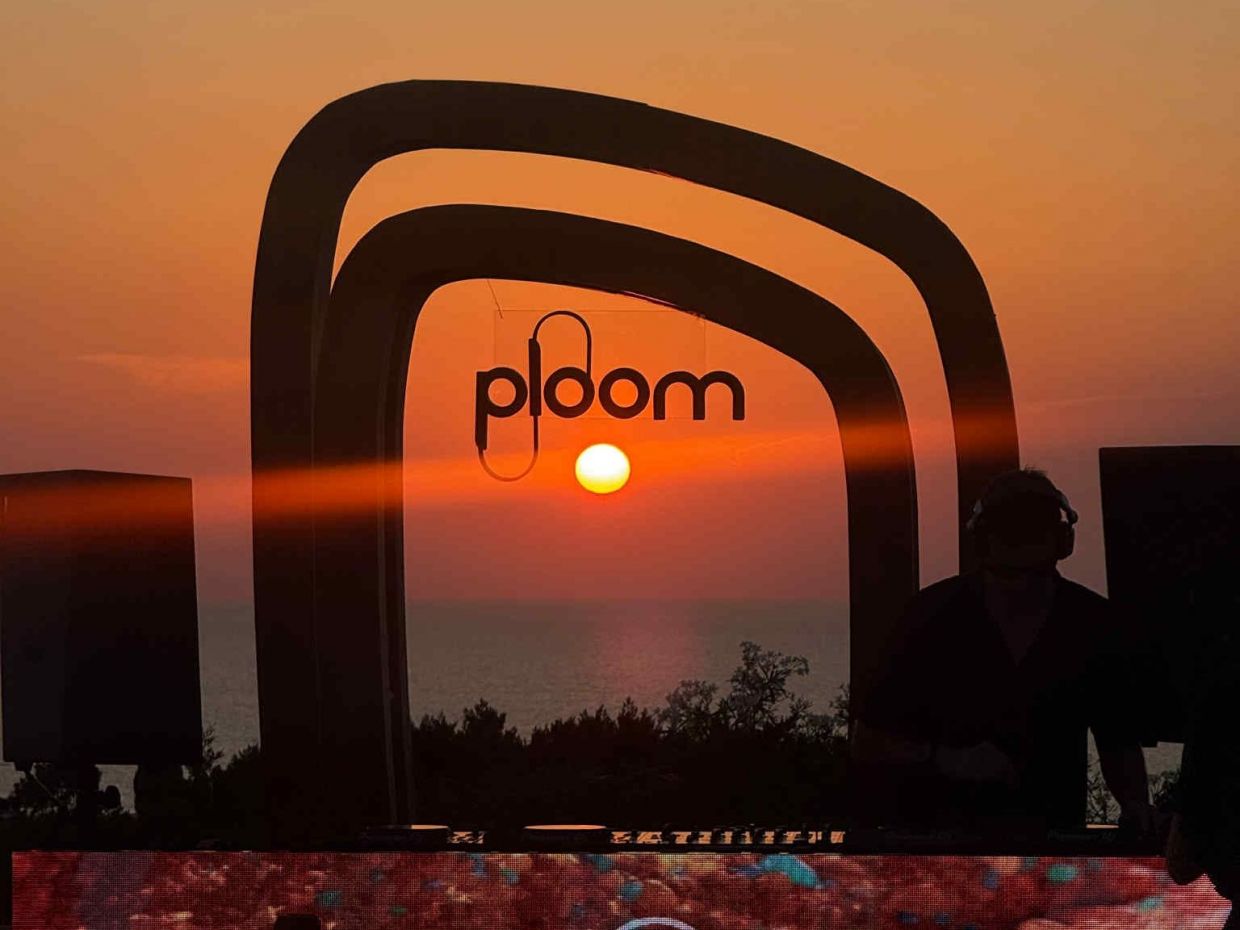 IBÍZATE: Η νέα καμπάνια του Ploom σε ταξιδεύει στην Ibiza