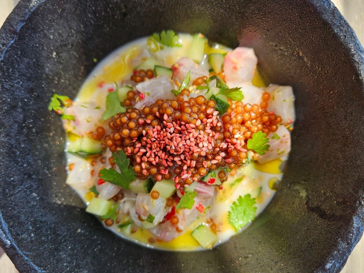 Πώς είναι να μοιράζεσαι ένα ceviche πάνω στην άμμο με έναν θρύλο της παγκόσμιας γαστρονομίας;