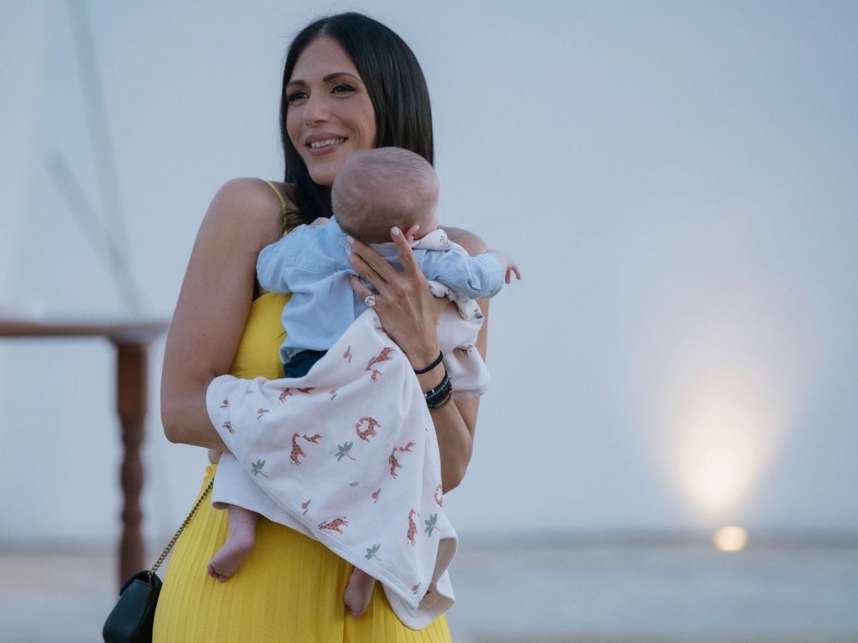 «Δεν χρειάζεται να νιώθουμε τύψεις»: Το μήνυμα της Ανθής Βούλγαρη για την καισαρική και τη μητρότητα