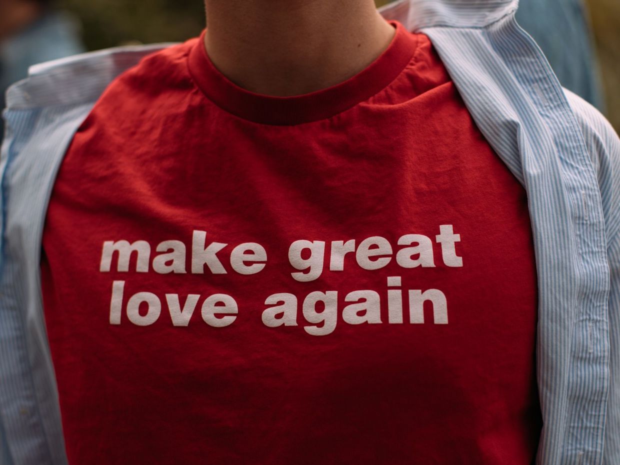 Οδηγός Αγοράς: Tα πιο αγαπημένα logo T-Shirts είναι εδώ και θα τα φοράς όλη τη νέα σεζόν