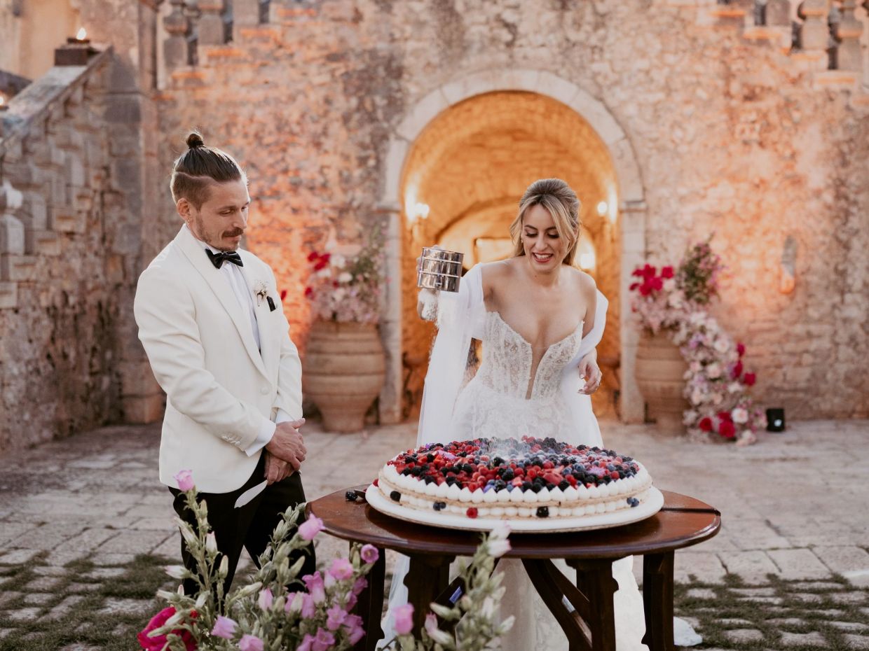 Η blogger που έκανε πρώτη το trend millefoglie ως γαμήλια τούρτα μας δίνει όλα τα tips