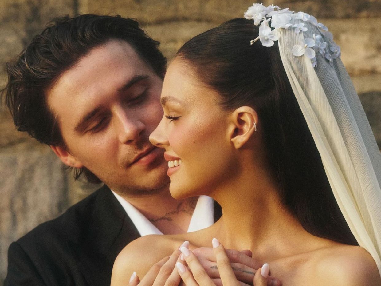 Brooklyn και Nicola ανανέωσαν τους όρκους τους και όλοι λένε το ίδιο πράγμα: Πού πήγαν οι Beckhams;