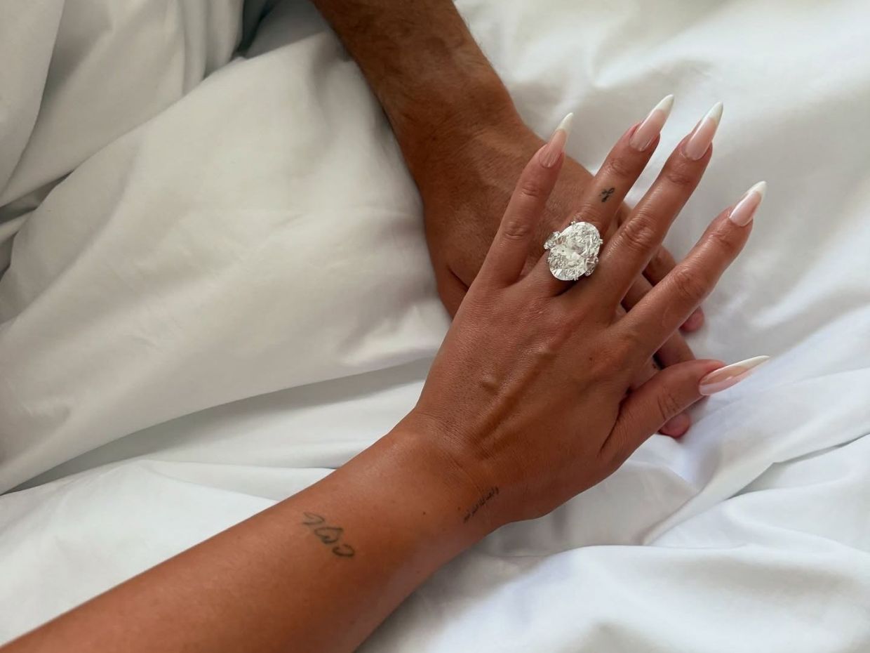 O Cristiano Ronaldo έκανε πρόταση γάμου στη Georgina και το X τρολάρει το μονόπετρο ανελέητα