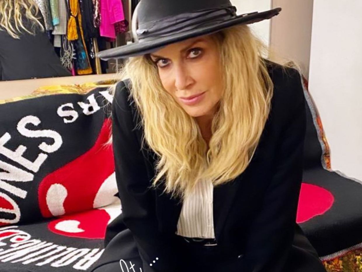 Το glam δωμάτιο - ντουλάπα στο σπίτι της Άννας Βίσση, είναι ένα μικρό ατελιέ μόδας