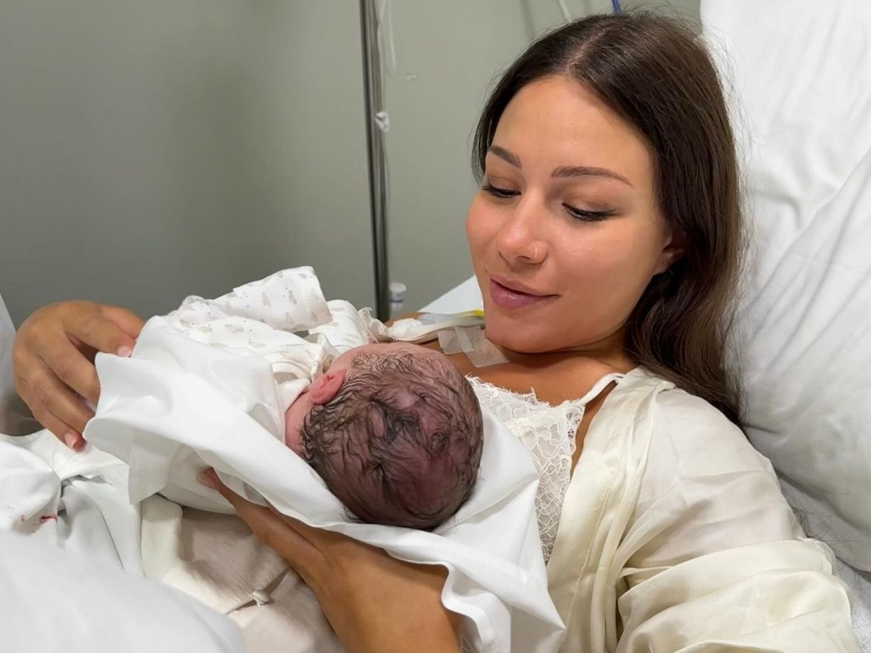 Μόλις έγινε μπαμπάς ο Αντρέας Γεωργίου: Οι πρώτες φωτο και η αφιέρωση στη Σιμώνη και την κόρη τους