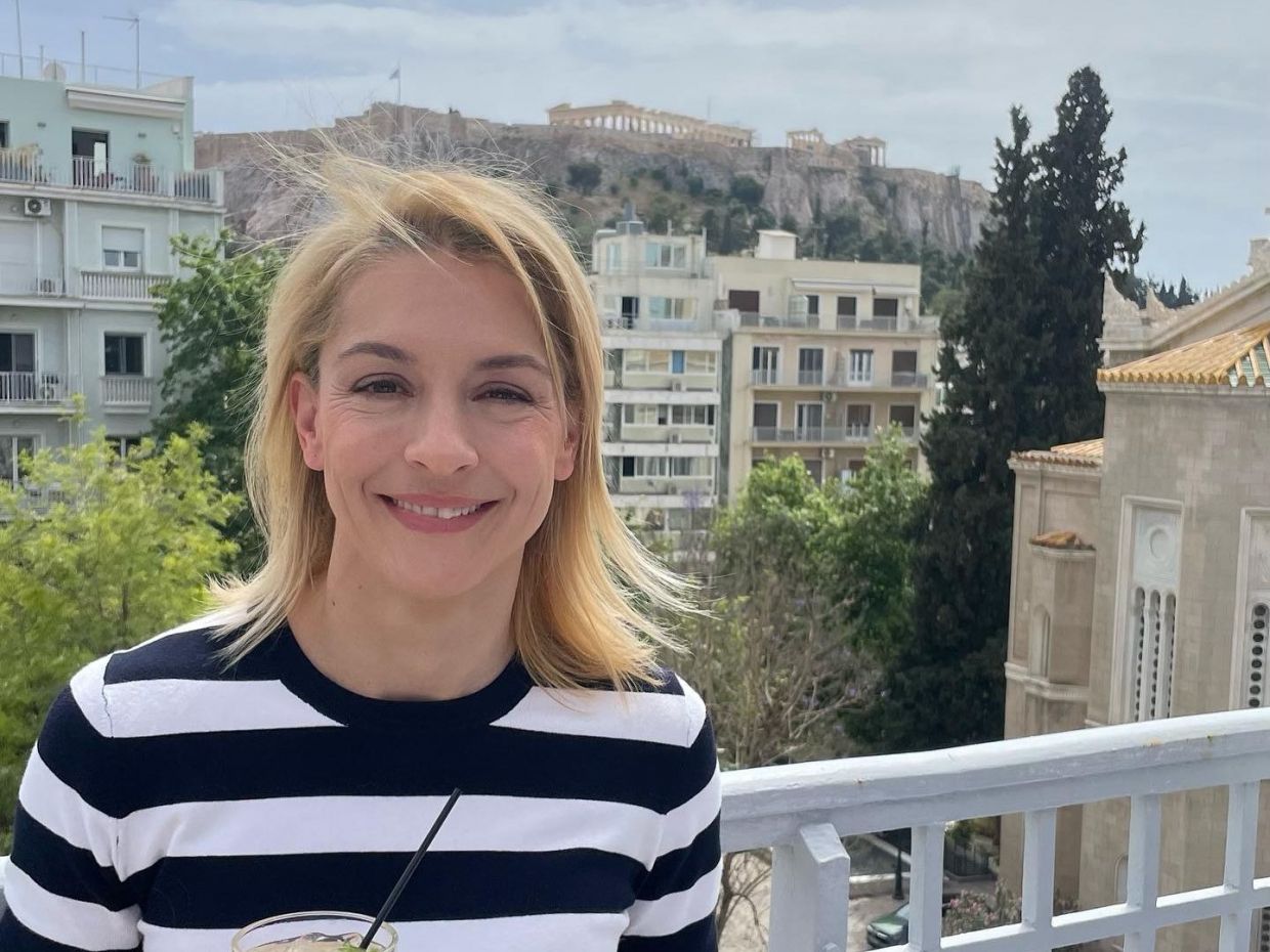 Η μυστηριώδης νέα διευθύντρια στον Άγιο Έρωτα: Τι κρύβει η Γιούλικα Σκαφιδά και τι γνωρίζει;