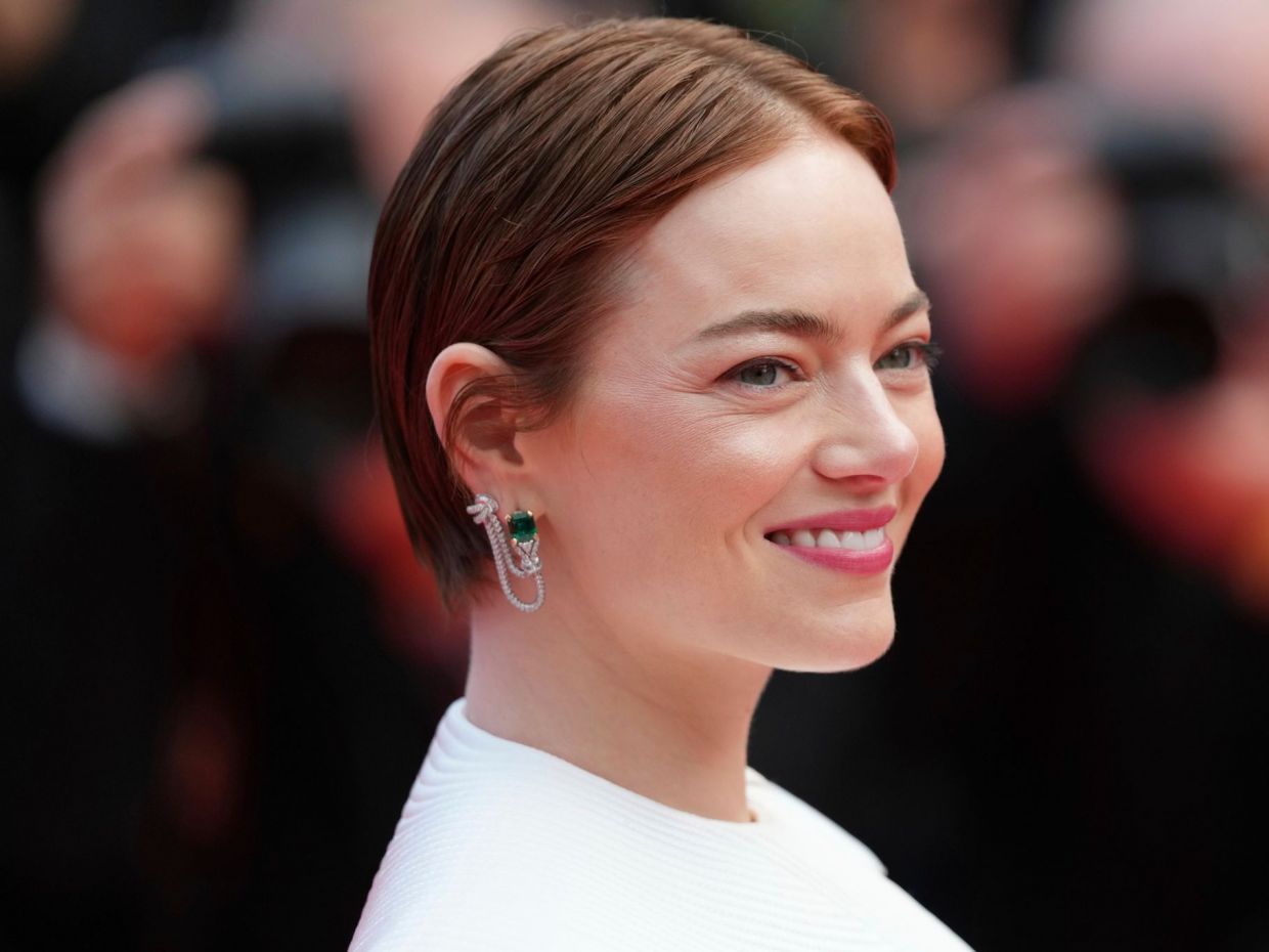 «Bugonia»: Στο trailer της νέας ταινίας του Γιώργου Λάνθιμου, η Emma Stone τραβάει τα βλέμματα