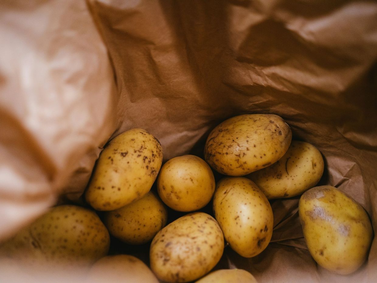 Με αυτό το κόλπο του παππού για να αποθηκεύσεις τις πατάτες δεν θα χαλάσουν όλο τον χειμώνα