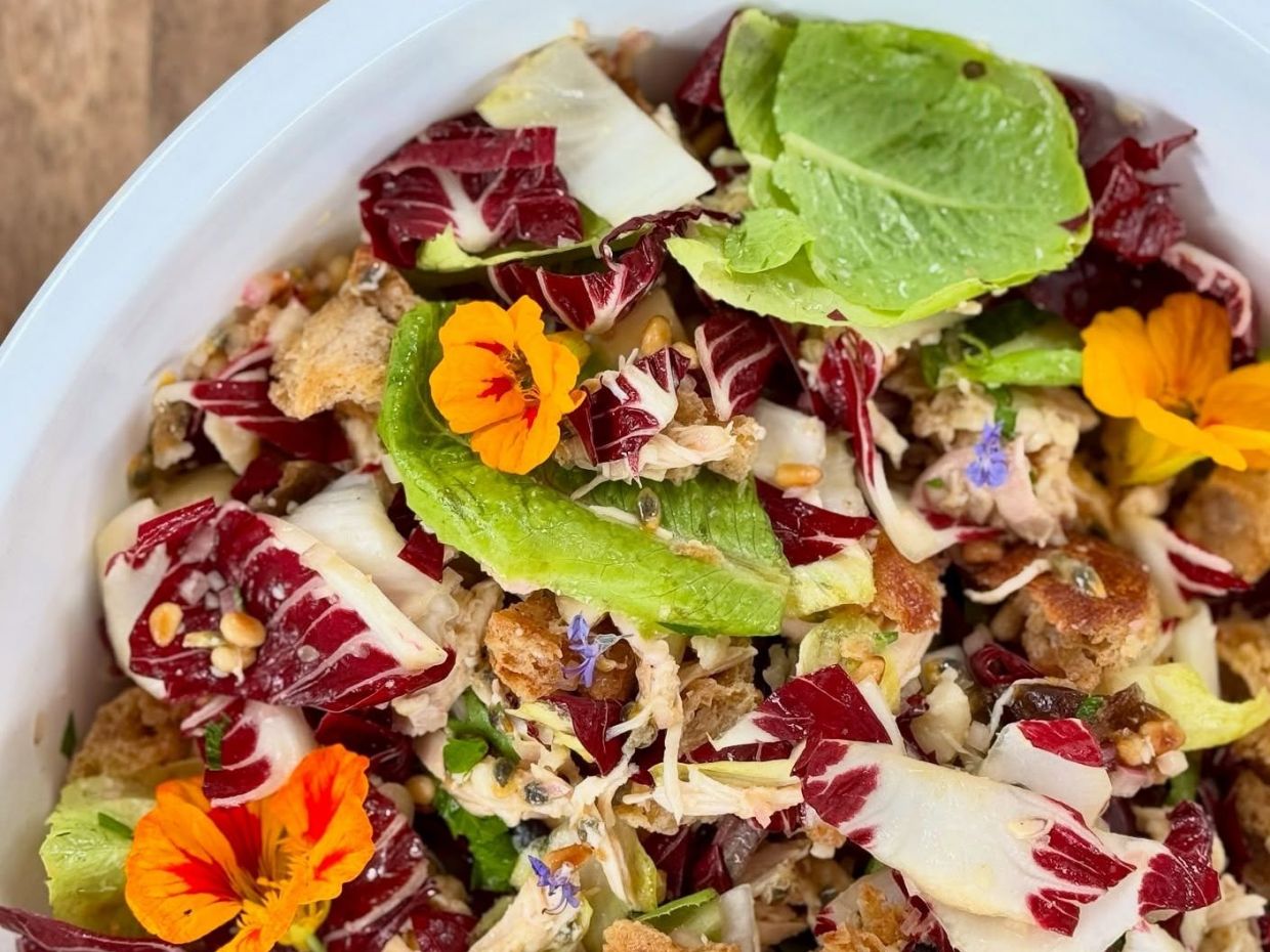 Meghan Markle: θα ξετρελαθείς με τη σαλάτα με ψητό κοτόπουλο και κρουτόν