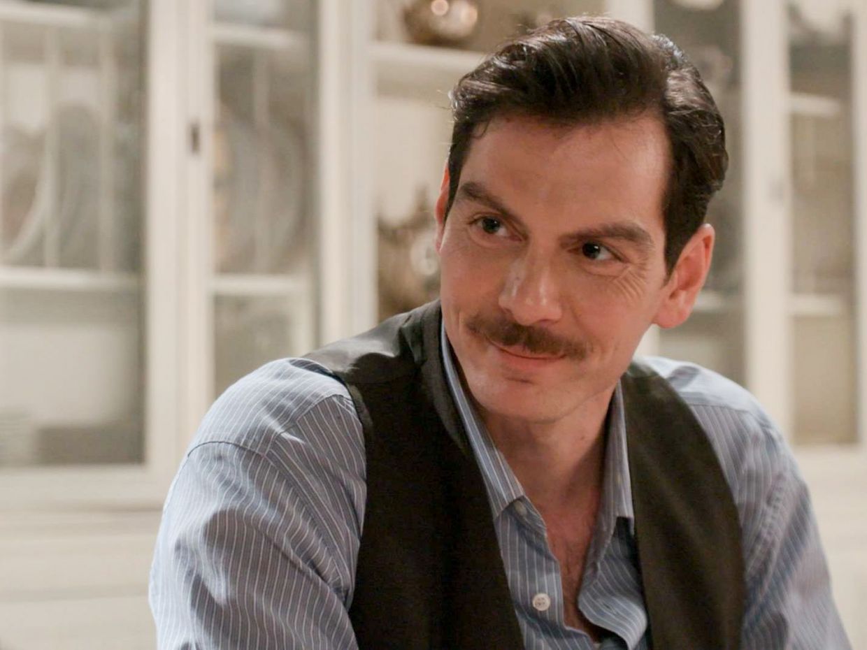 Ενώ όλοι αναζητούν τον Κουκουράκη στο Grand Hotel εκείνος εμφανίστηκε στο «Θάλασσες μάς χώρισαν»