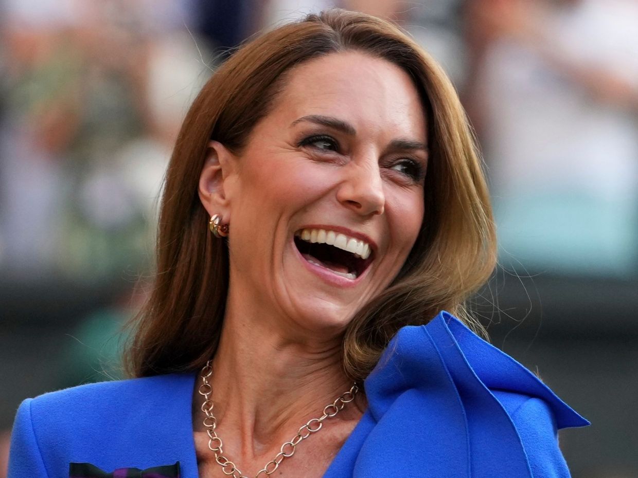 Soft blonde: Η Kate Middleton υποδέχεται τη νέα σεζόν με τα πιο ξανθά μαλλιά που την έχουμε δει ποτέ