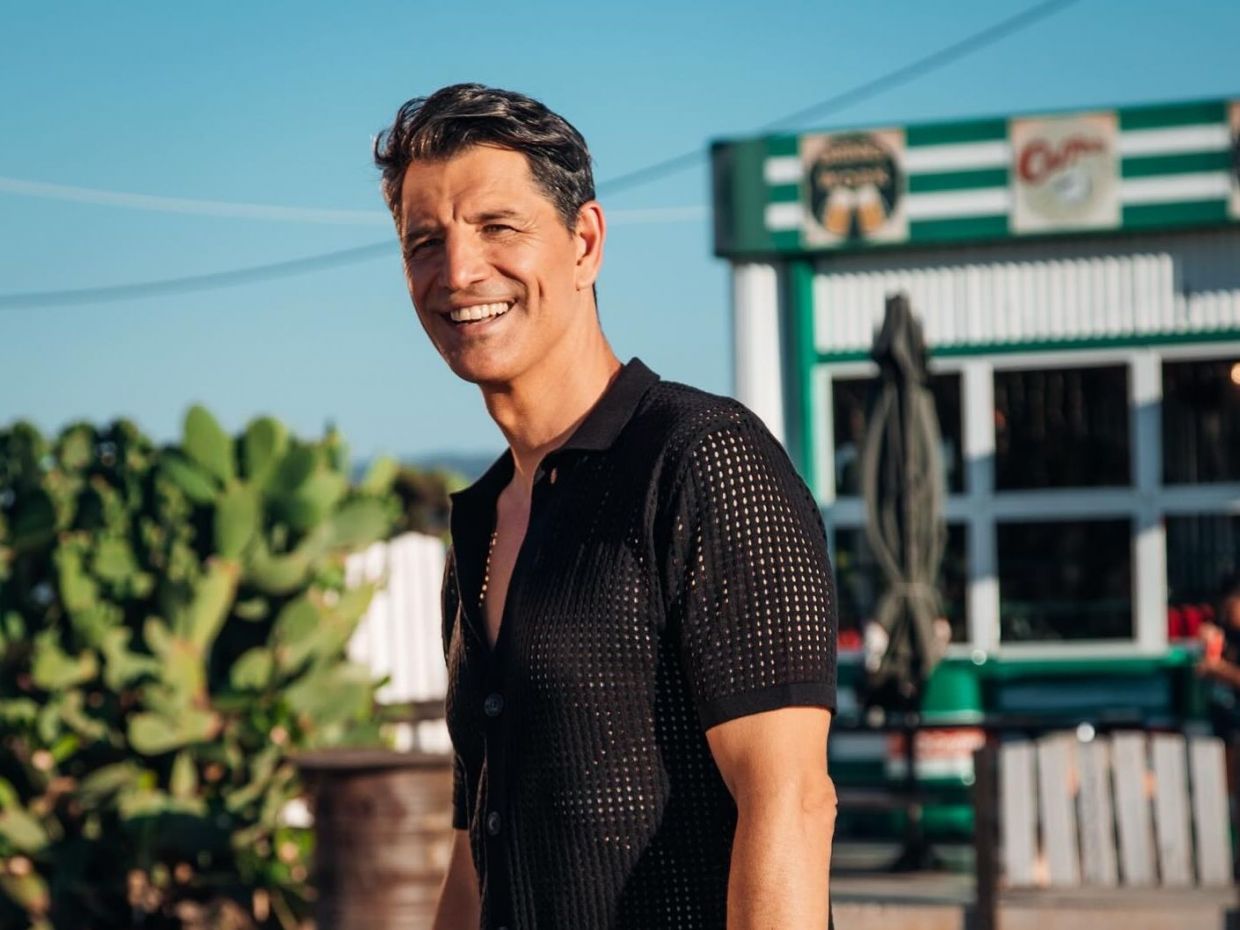 Ο Σάκης Ρουβάς ετοιμάζει βαλίτσες για τη νέα του εκπομπή - Το διαφορετικό ταξιδιωτικό ντοκιμαντέρ