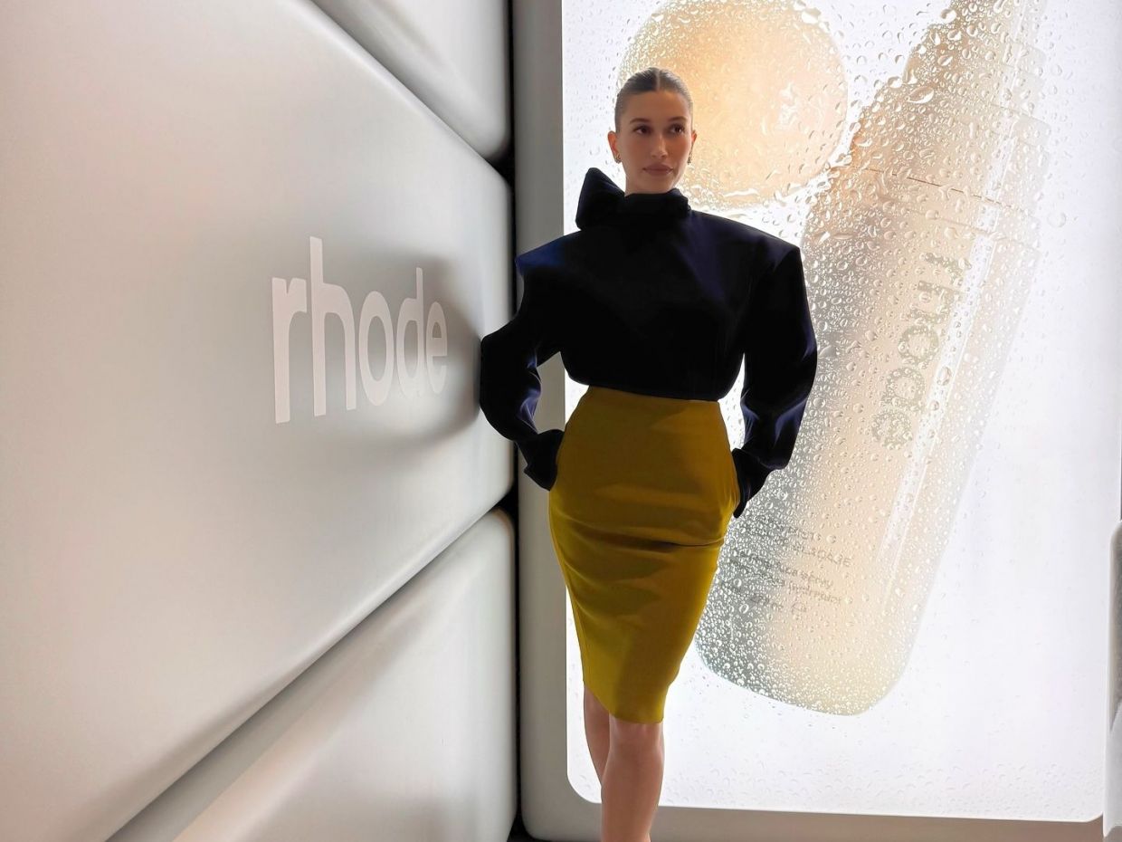 Hailey Bieber: Οι λαμπερές και business chic εμφανίσεις της στη Νέα Υόρκη για την Rhode