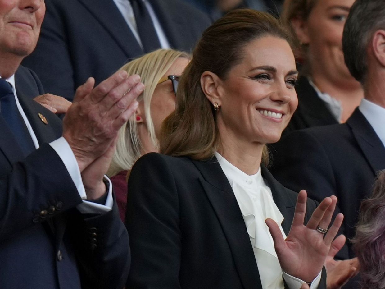 Λίγες μέρες μετά τον σάλο με τα μαλλιά της, η Kate Middleton δείχνει να επιστρέφει στις «ρίζες» της