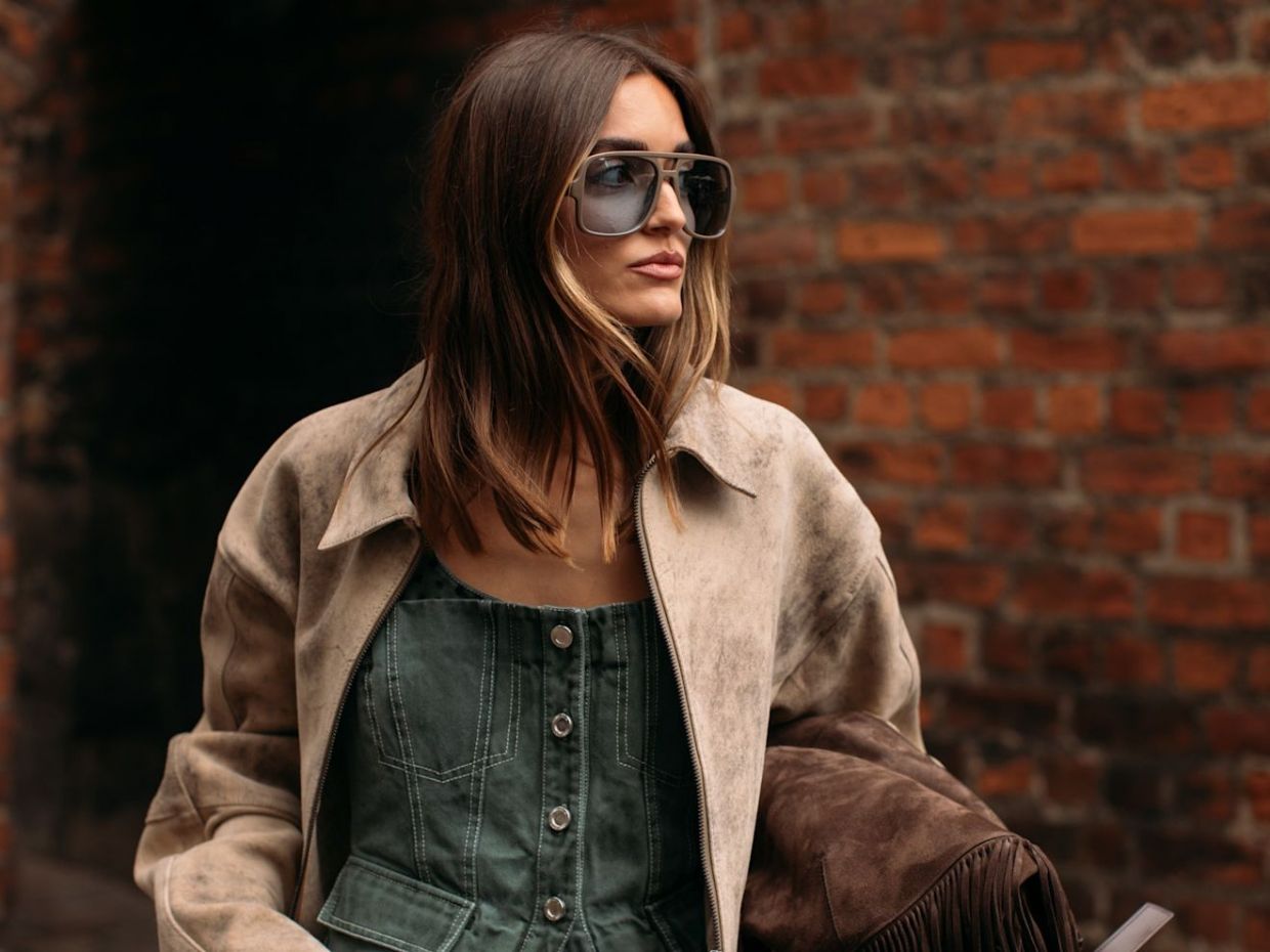 Tortoiseshell Brown: Το νέο χρώμα μαλλιών που θα σε κάνει να πεις bye-bye στο balayage