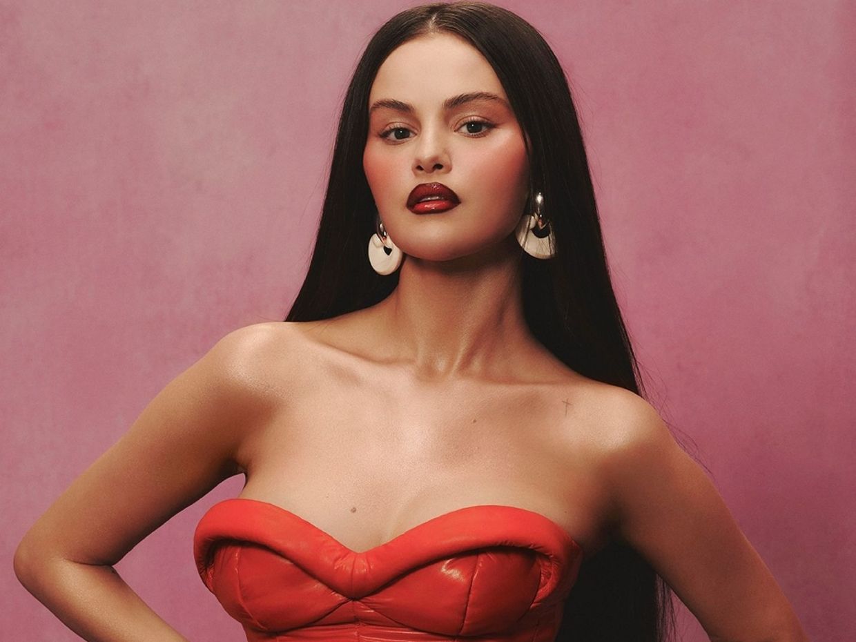 Selena Gomez: Πώς μετέτρεψε τον πόνο του body-shaming σε δύναμη και αυτοαποδοχή 