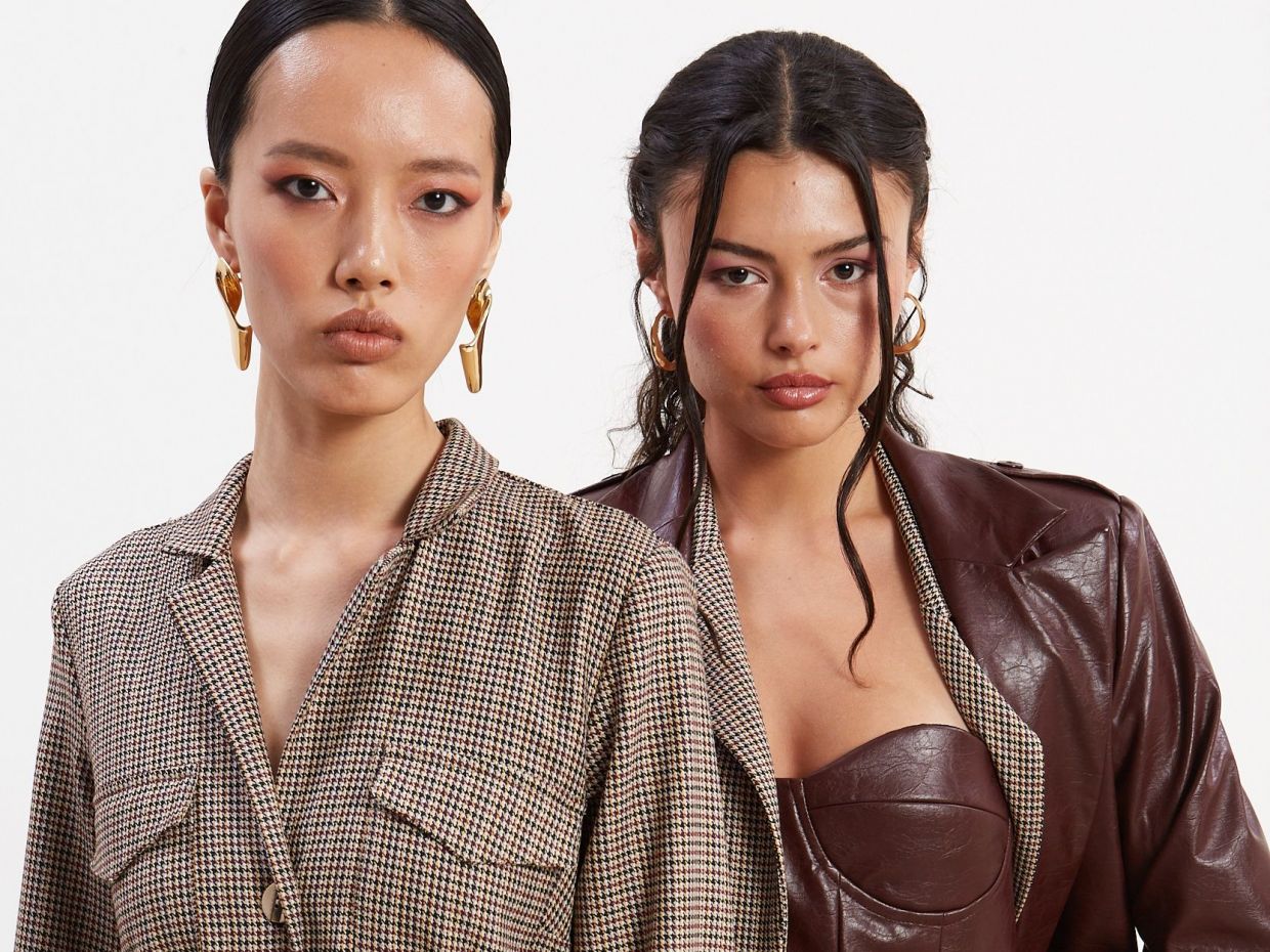 Μία νέα συλλογή ρούχων μας δείχνει πώς να ενώσουμε tweed με δέρμα με τον πιο σύγχρονο τρόπο