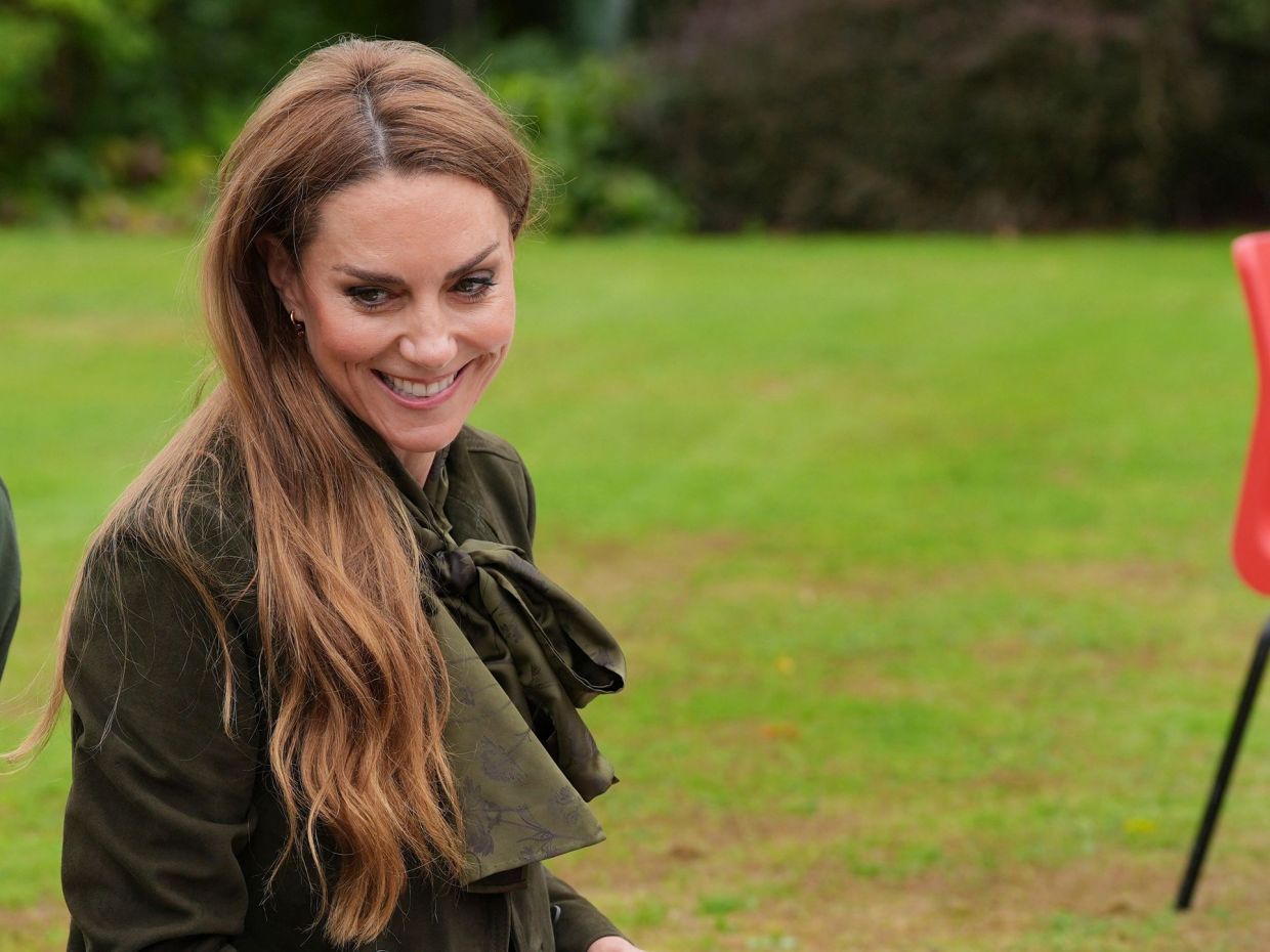 Πώς να πετύχεις τον κότσο της Kate Middleton χωρίς κανένα αξεσουάρ μαλλιών: Το hack της πριγκίπισσας