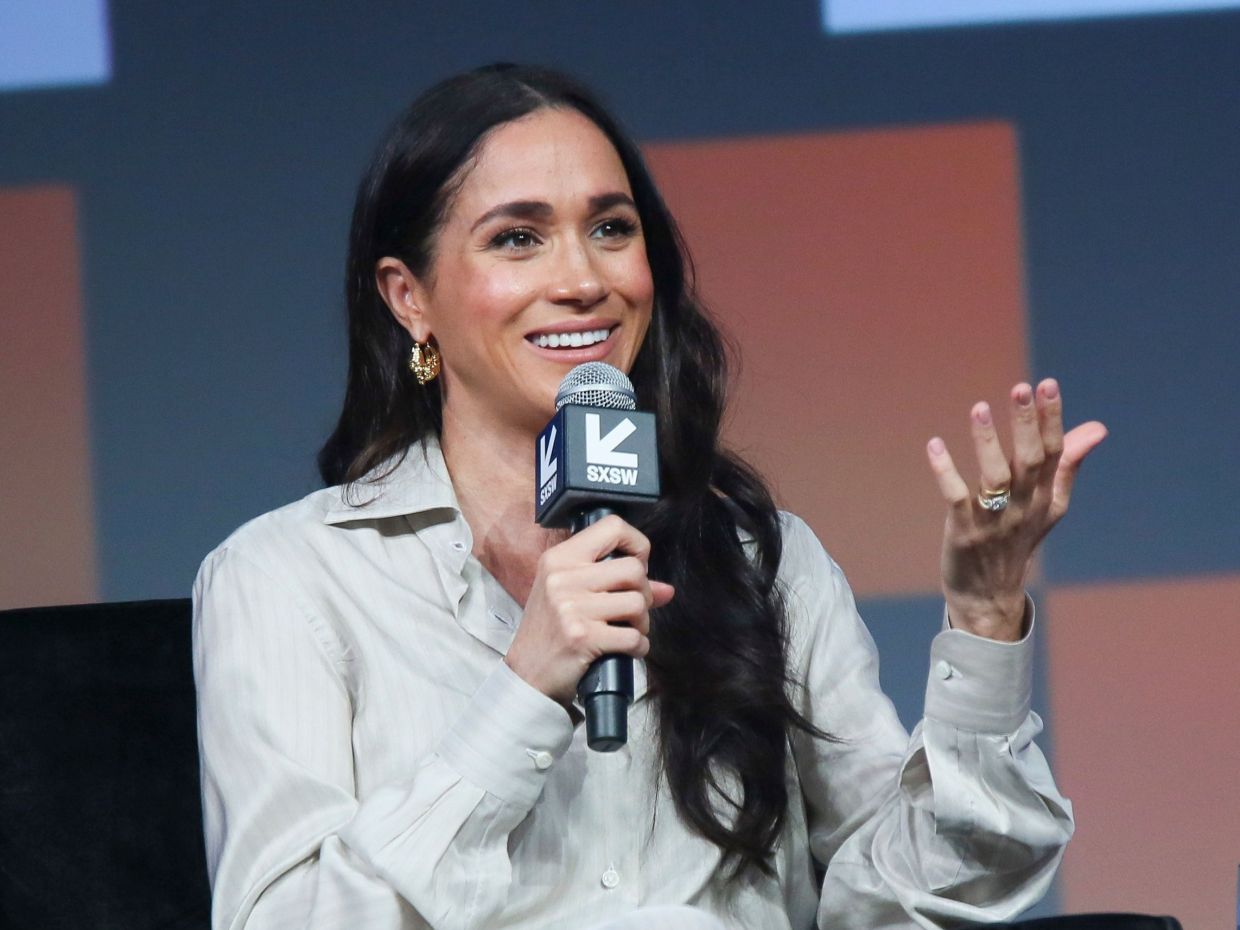 Πώς η Meghan Markle χρησιμοποίησε τα ρούχα της για να στείλει μηνύματα στο Παλάτι