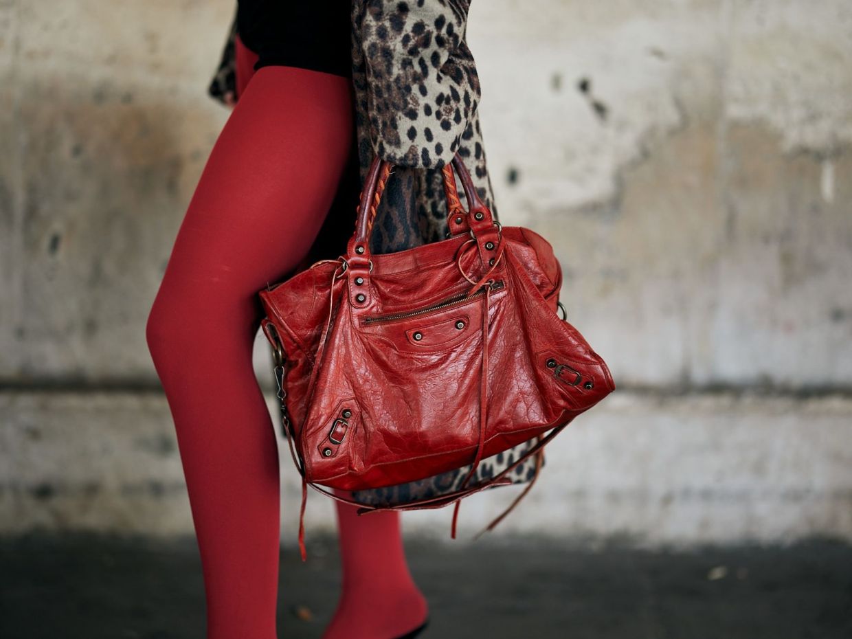 Η επιστροφή των It-bags: Οι oversized designer τσάντες είναι και πάλι στη μόδα