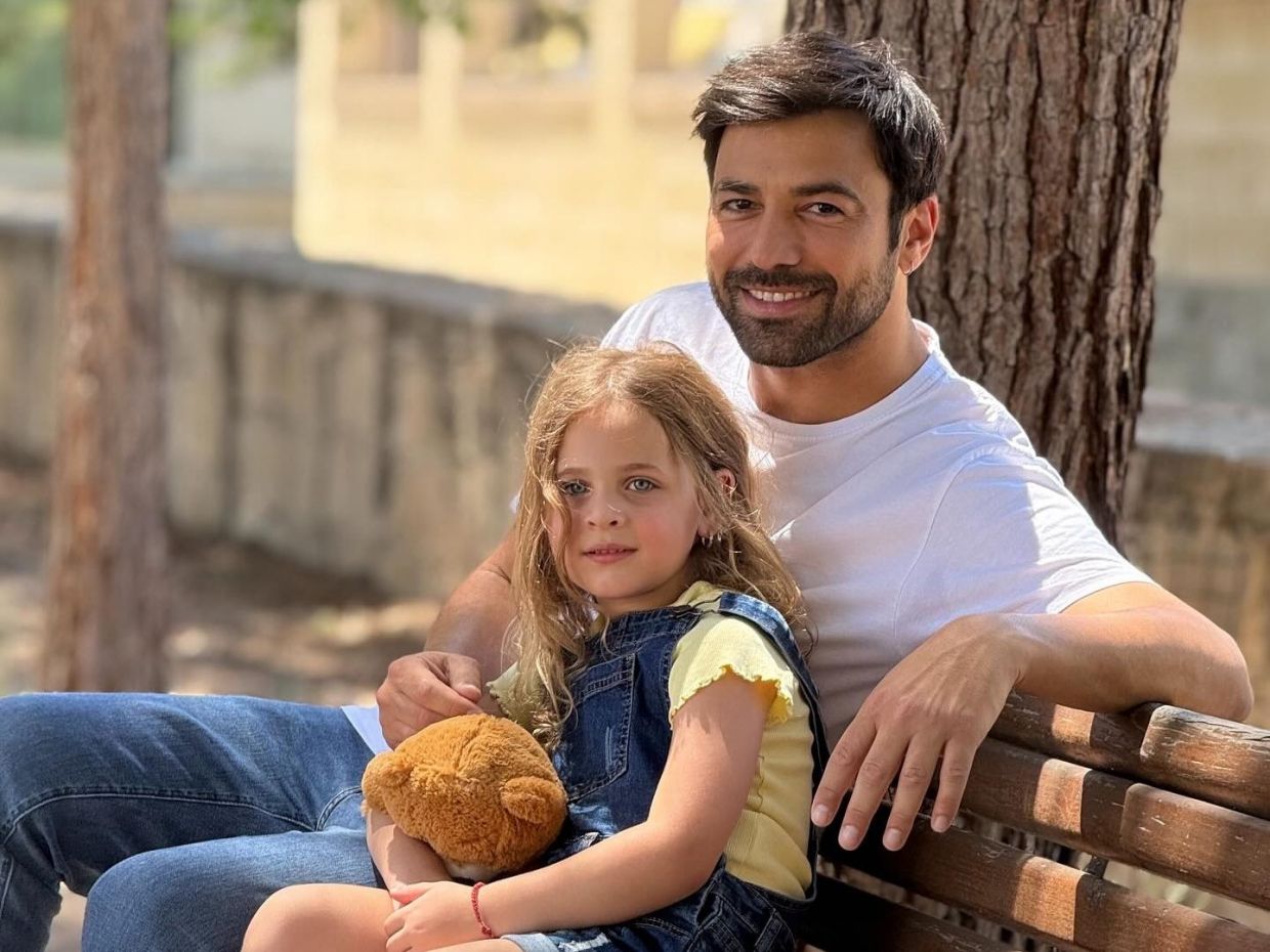 Κάποιος προσπαθεί να δολοφονήσει τη μικρή Μαλένα στη Γη της ελιάς αλλά θα γίνει ο ίδιος το θύμα