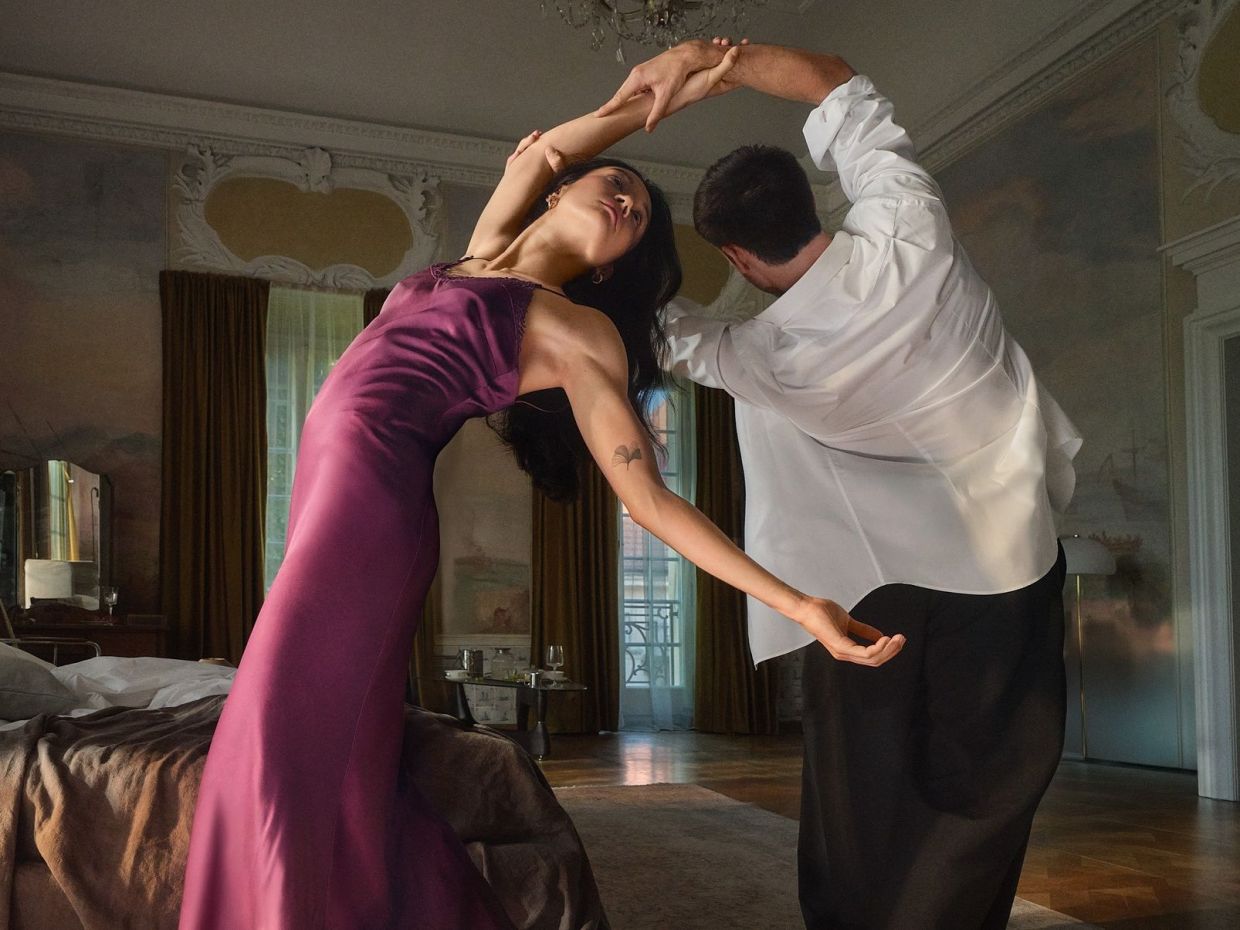 Ο χορός των σχέσεων μέσα μια νέα fashion καμπάνια - Τα ρούχα στο επίκεντρο των συναισθημάτων