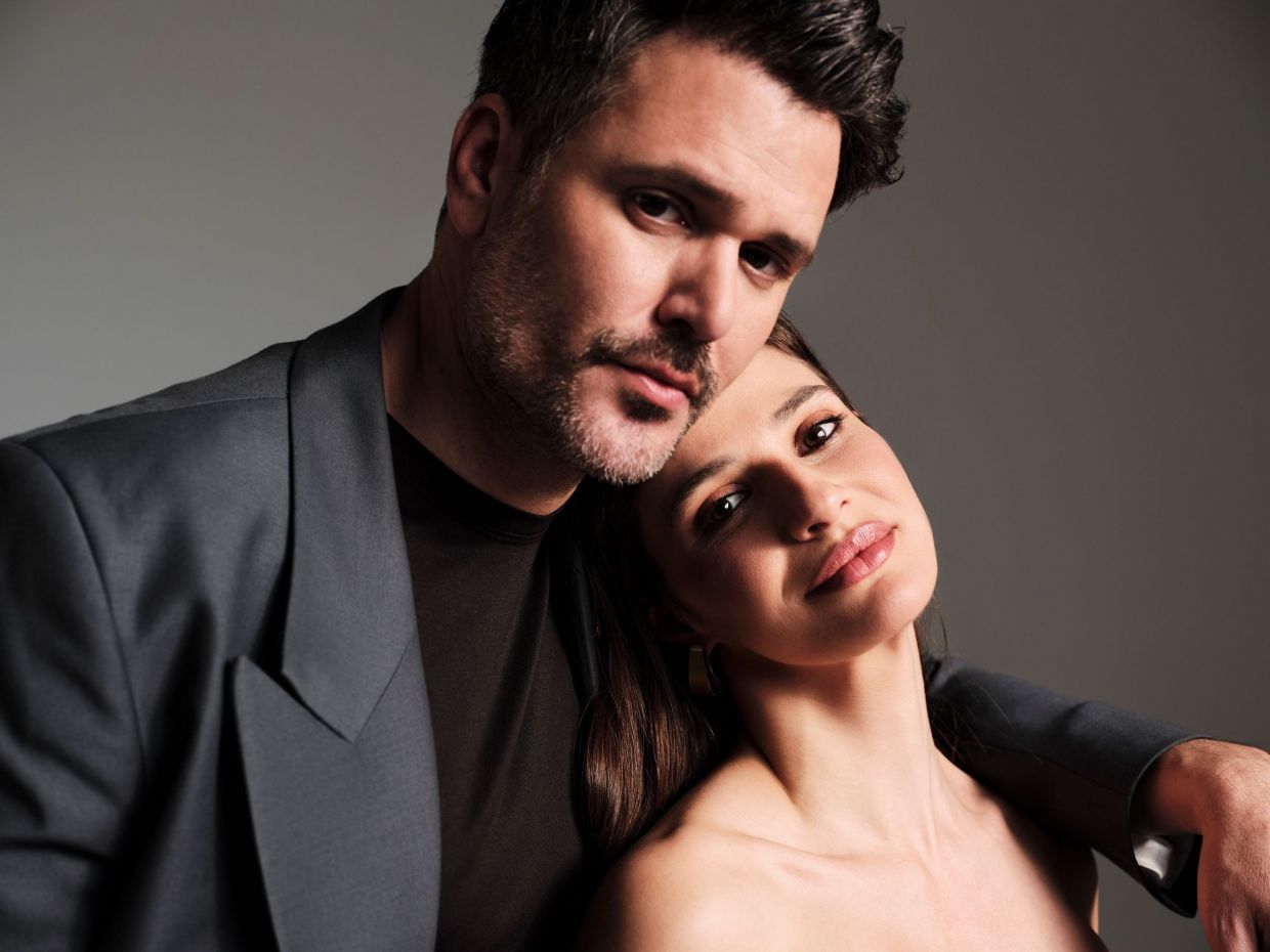 Λεβεντογιάννης εις διπλούν στην TV: Έρχεται το «HOTEΛ ΕΛVIRA» αλλάζει και τη Γη της ελιάς