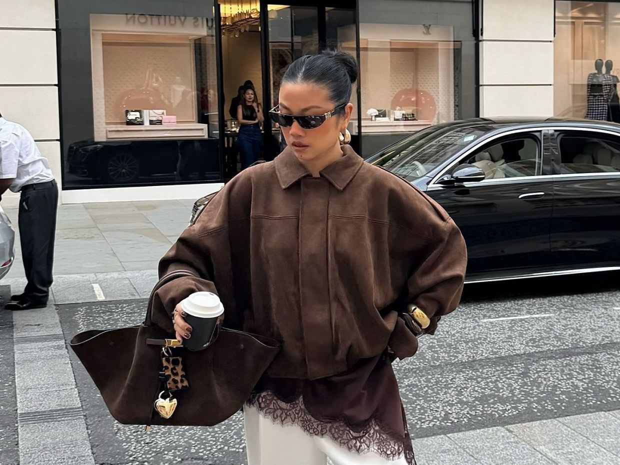 Aυτό είναι το viral ZARA jacket που μας έκανε να αγαπήσουμε το suede