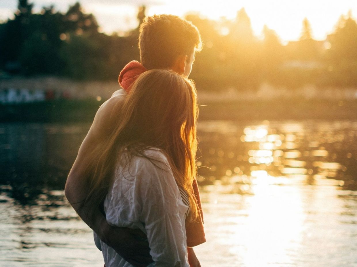 Ο «κανόνας των 10 λεπτών»: ο πιο εύκολος τρόπος να ξανασυνδεθείς με τον σύντροφό σου