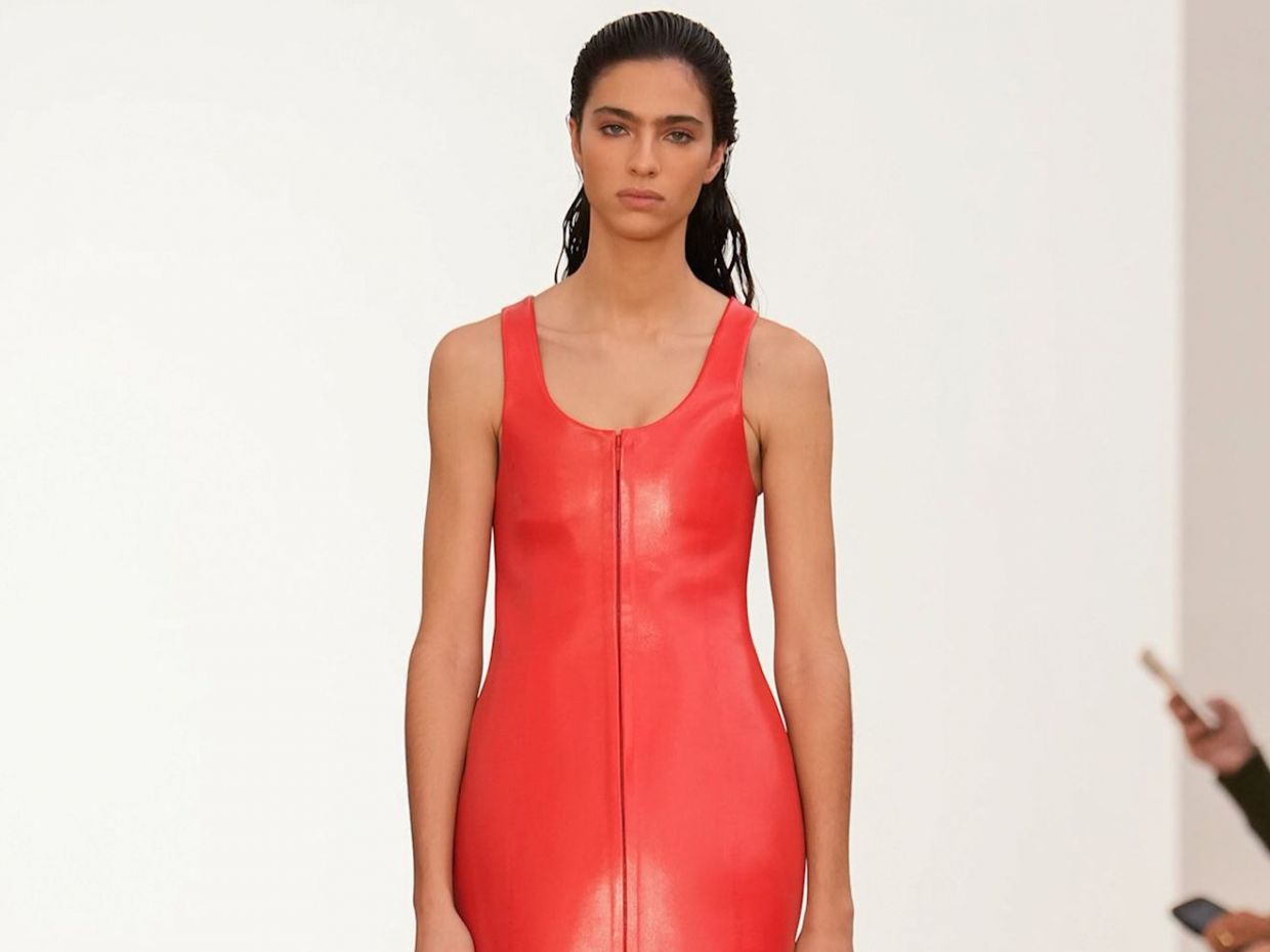 Το πιο χρωματιστό show στο Παρίσι: Η Loewe απογείωσε τα color trends της άνοιξης SS26