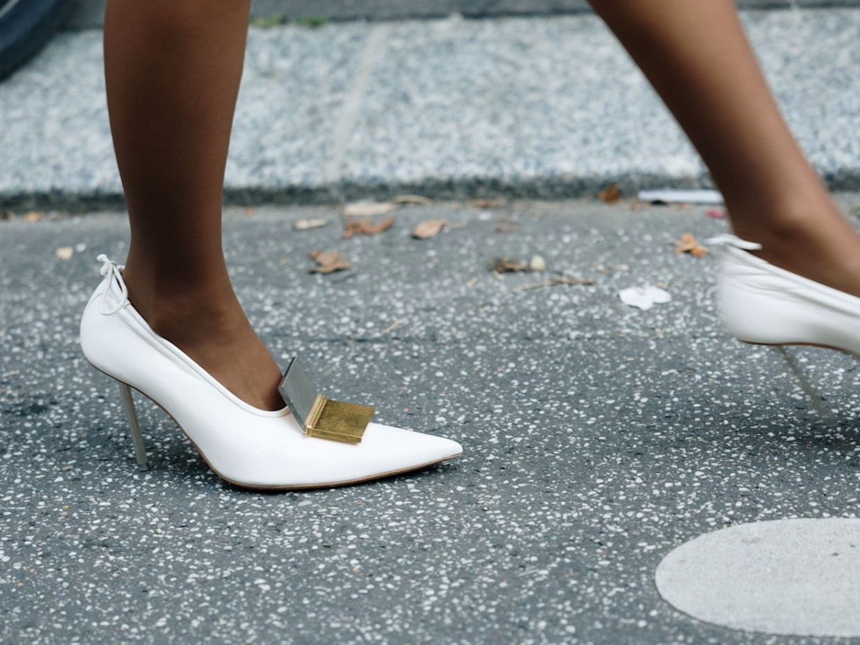 3 shoe trends που είδαμε στο street style του Παρισιού και θα φοράμε όλες αυτή τη σεζόν