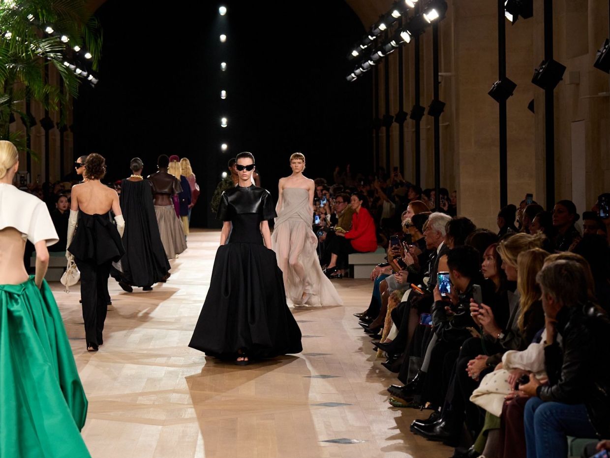 5 debuts που σημάδεψαν τη φετινή σεζόν στα Fashion Weeks, εγκαινιάζοντας νέα κεφάλαια στη μόδα