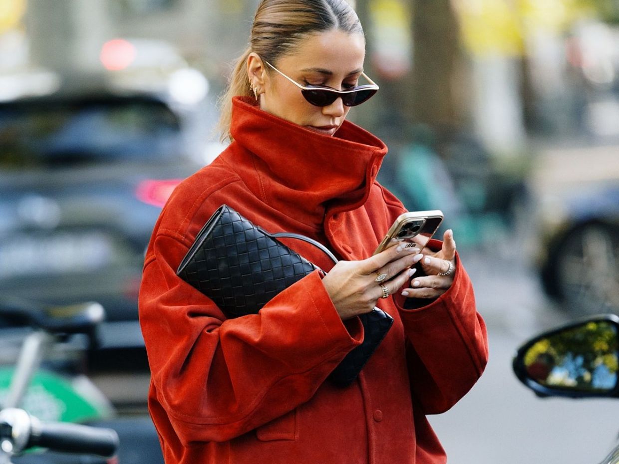 Βαθύ κόκκινο, καφέ mocha και τρία ακόμα color trends κυριαρχούν το φετινό φθινόπωρο