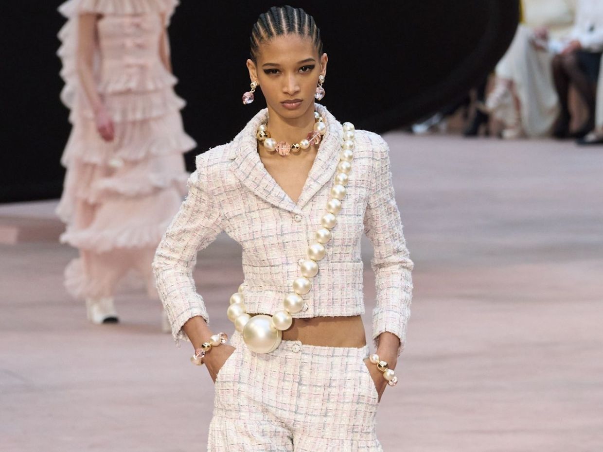 6 τρόποι να φορέσεις παστέλ και sugary χρώματα το φθινόπωρο/χειμώνα 2025