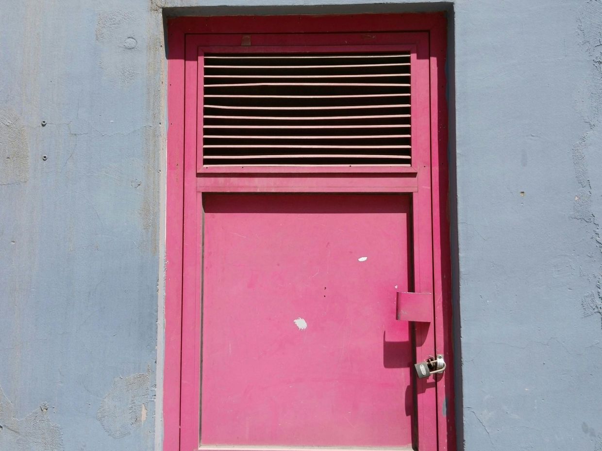 Όλο και περισσότεροι βάζουν αλουμινόχαρτο στα πόμολα: να γιατί