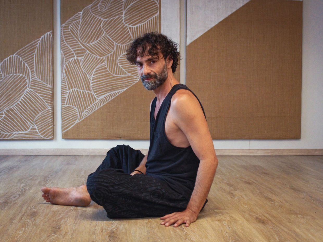 Om Shanti Tribe: Η «φυλή της ειρήνης» που μας μαθαίνει να μένουμε άνθρωποι